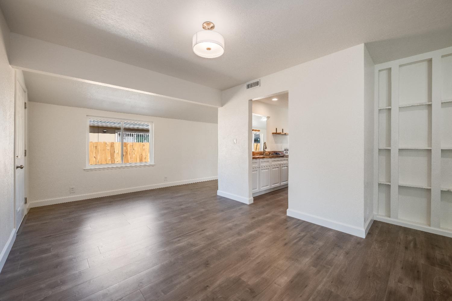 Detail Gallery Image 11 of 43 For 7525 Circle Pkwy, Sacramento,  CA 95823 - 3 Beds | 2 Baths