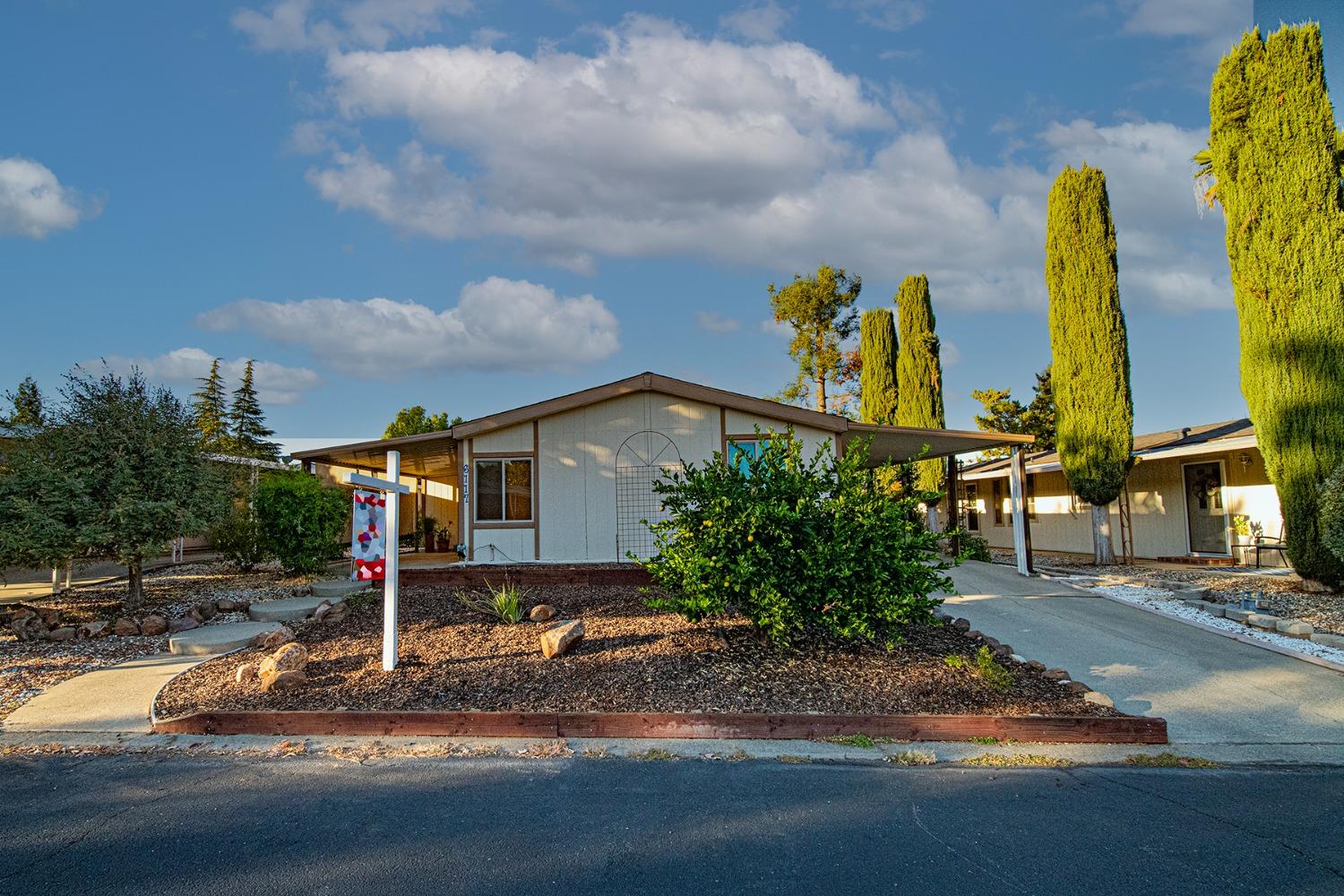 Detail Gallery Image 2 of 30 For 6117 Meiggs Ct, Citrus Heights,  CA 95621 - 2 Beds | 2 Baths