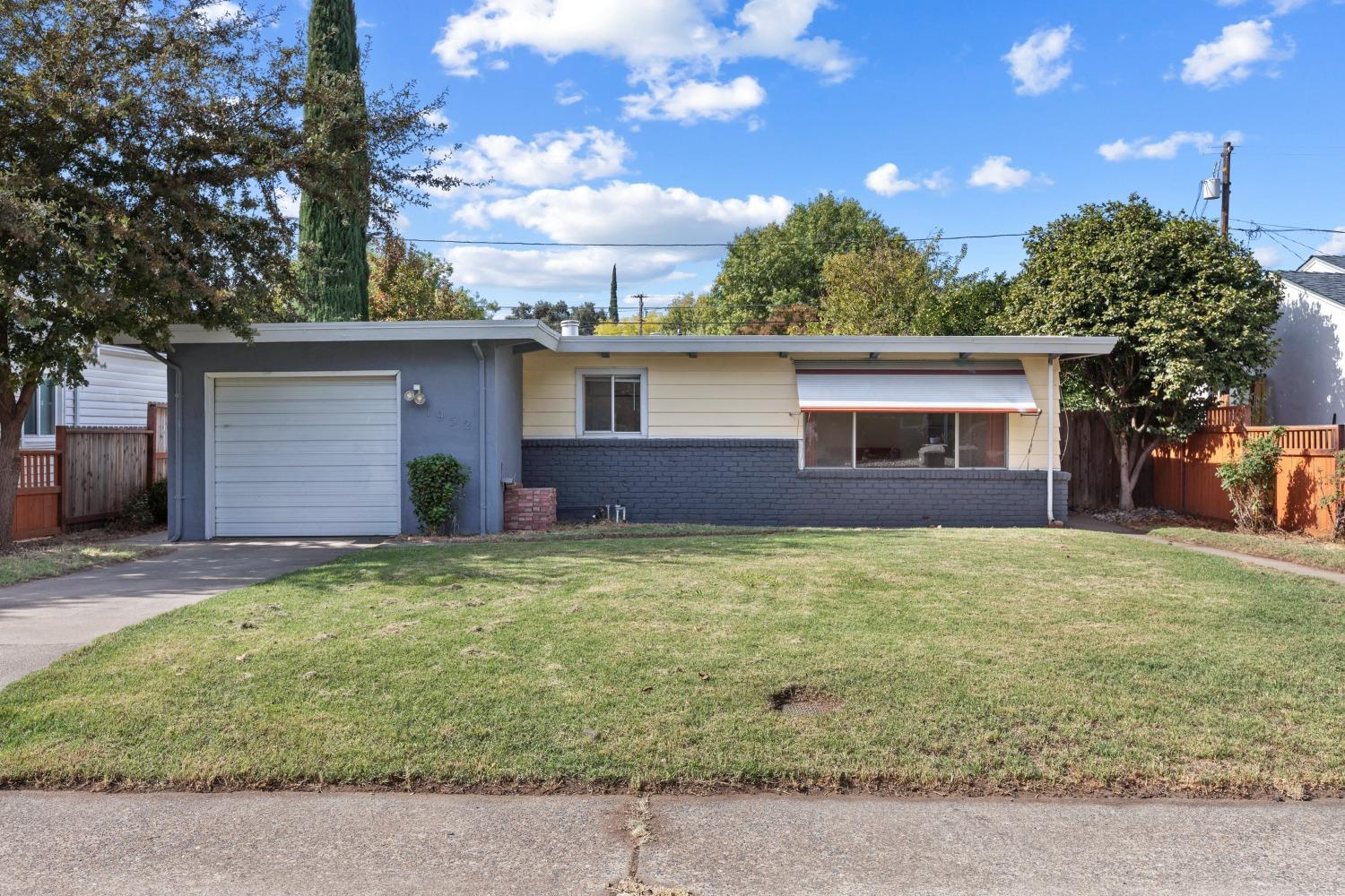 Detail Gallery Image 1 of 28 For 1952 Maryland Ave, West Sacramento,  CA 95691 - 2 Beds | 1 Baths