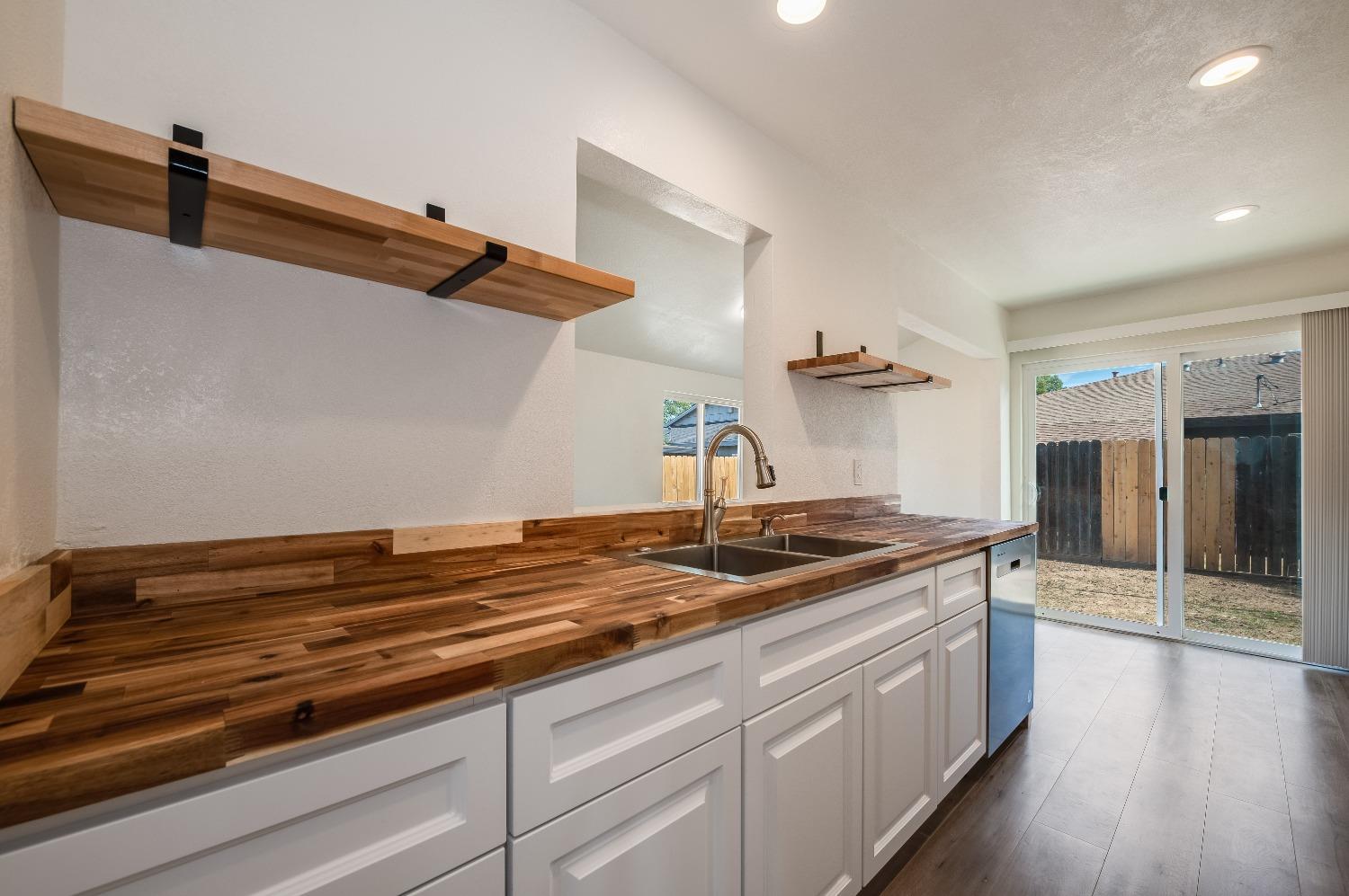 Detail Gallery Image 35 of 43 For 7525 Circle Pkwy, Sacramento,  CA 95823 - 3 Beds | 2 Baths