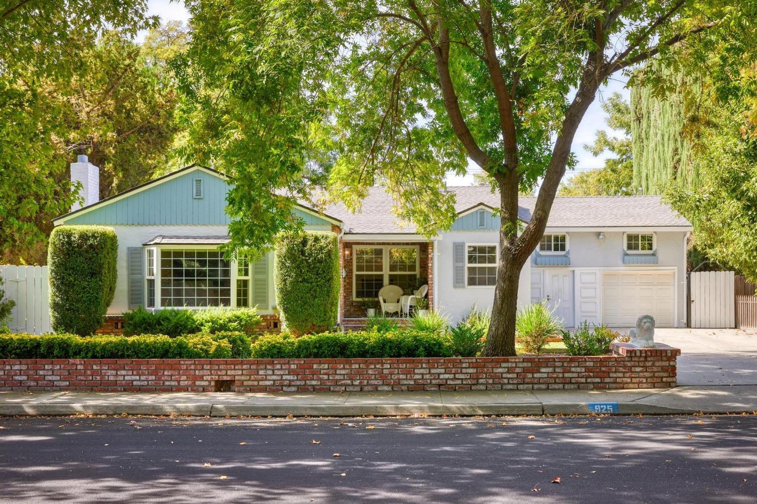 Detail Gallery Image 3 of 43 For 925 Brady Ave, Modesto,  CA 95350 - 5 Beds | 2 Baths