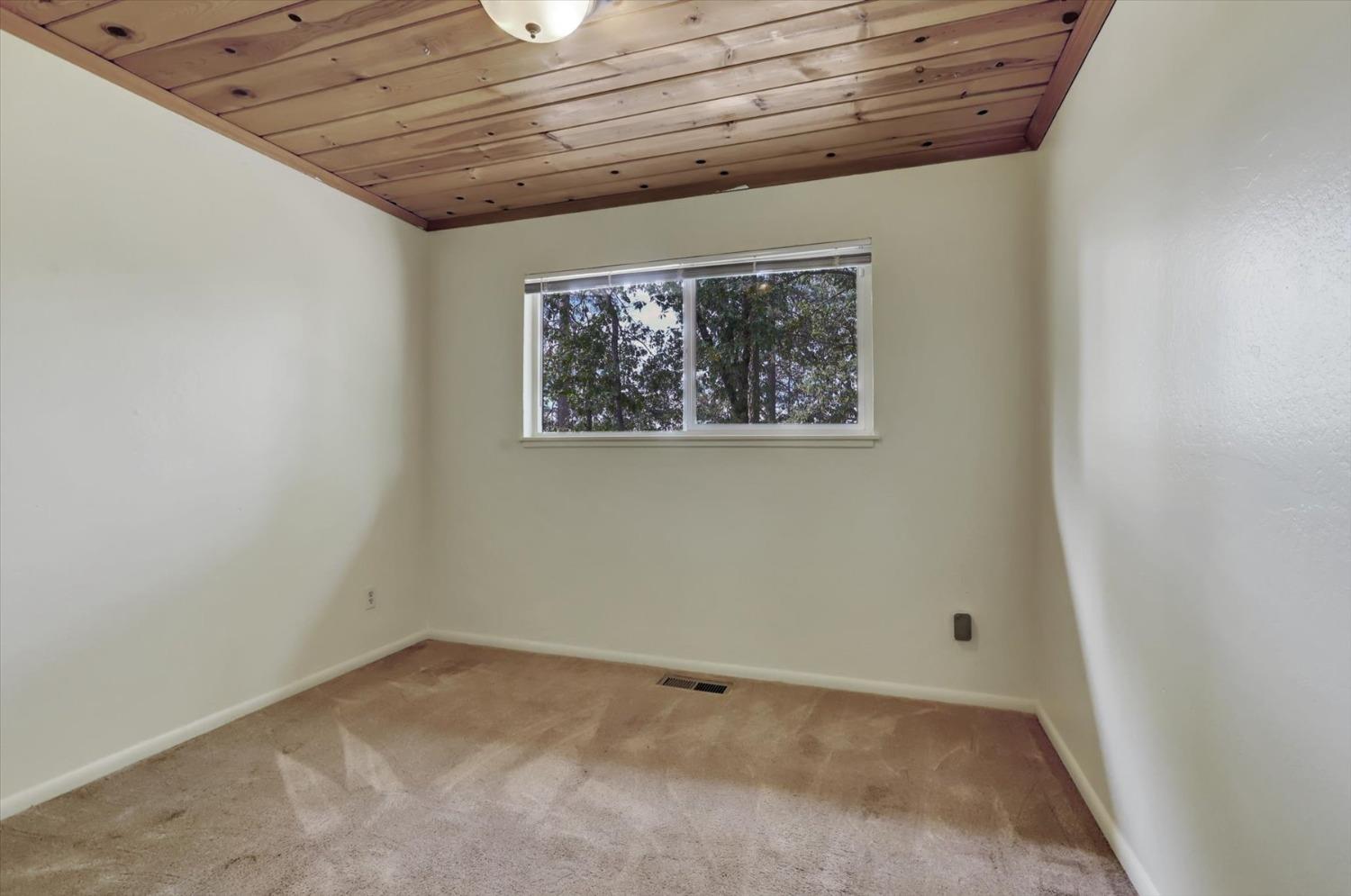 Detail Gallery Image 22 of 90 For 12534 Nottingham Ln, Grass Valley,  CA 95949 - 3 Beds | 2 Baths