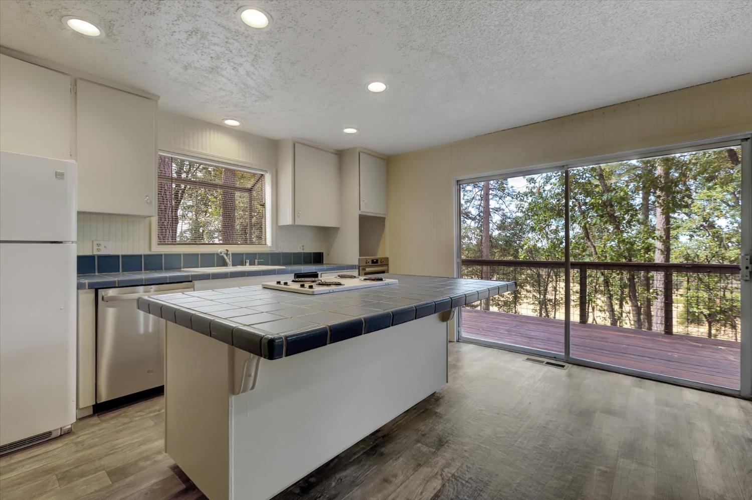 Detail Gallery Image 8 of 90 For 12534 Nottingham Ln, Grass Valley,  CA 95949 - 3 Beds | 2 Baths