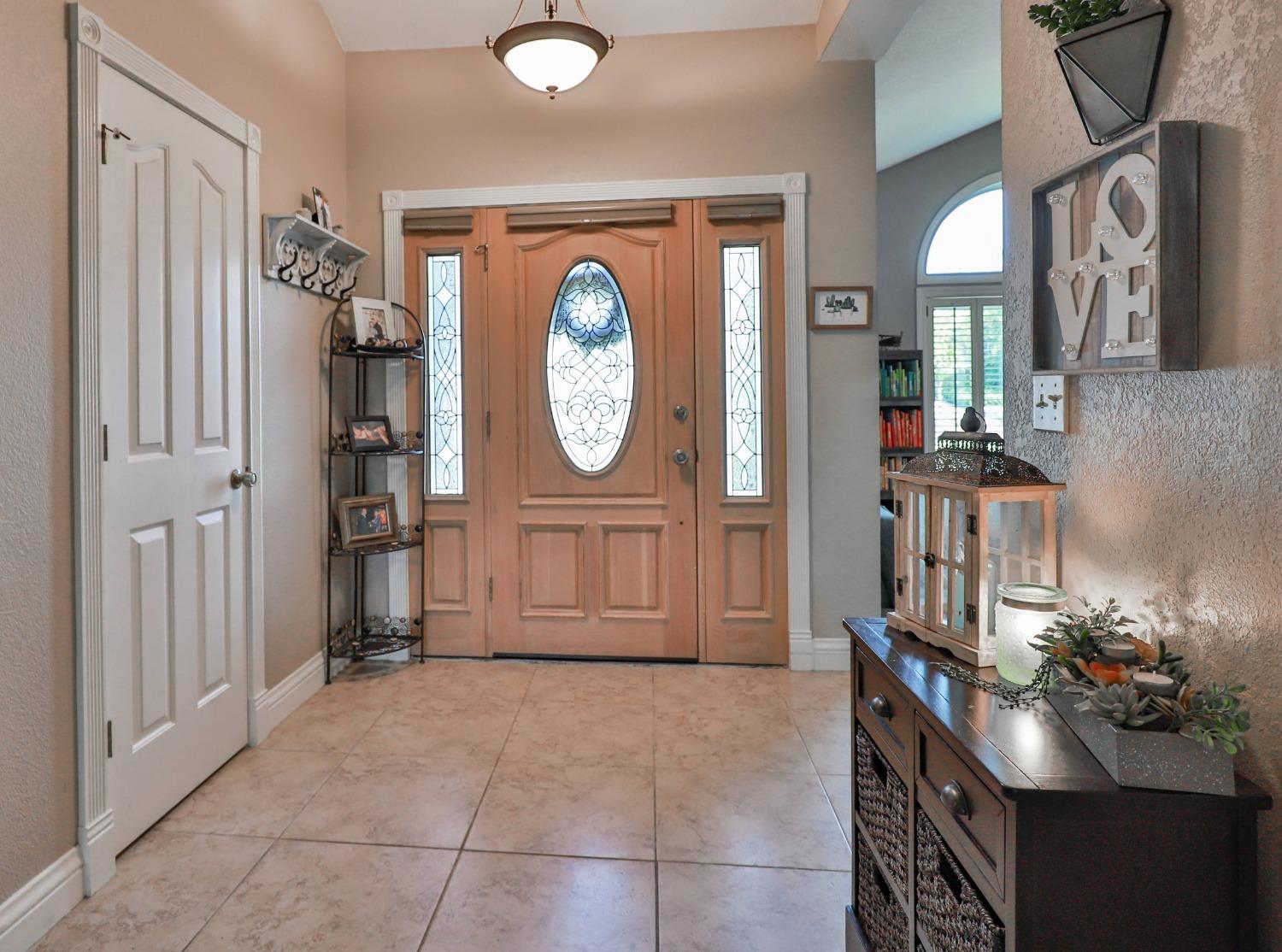 Detail Gallery Image 12 of 41 For 841 Oak Crest Cir, Placerville,  CA 95667 - 3 Beds | 2/1 Baths