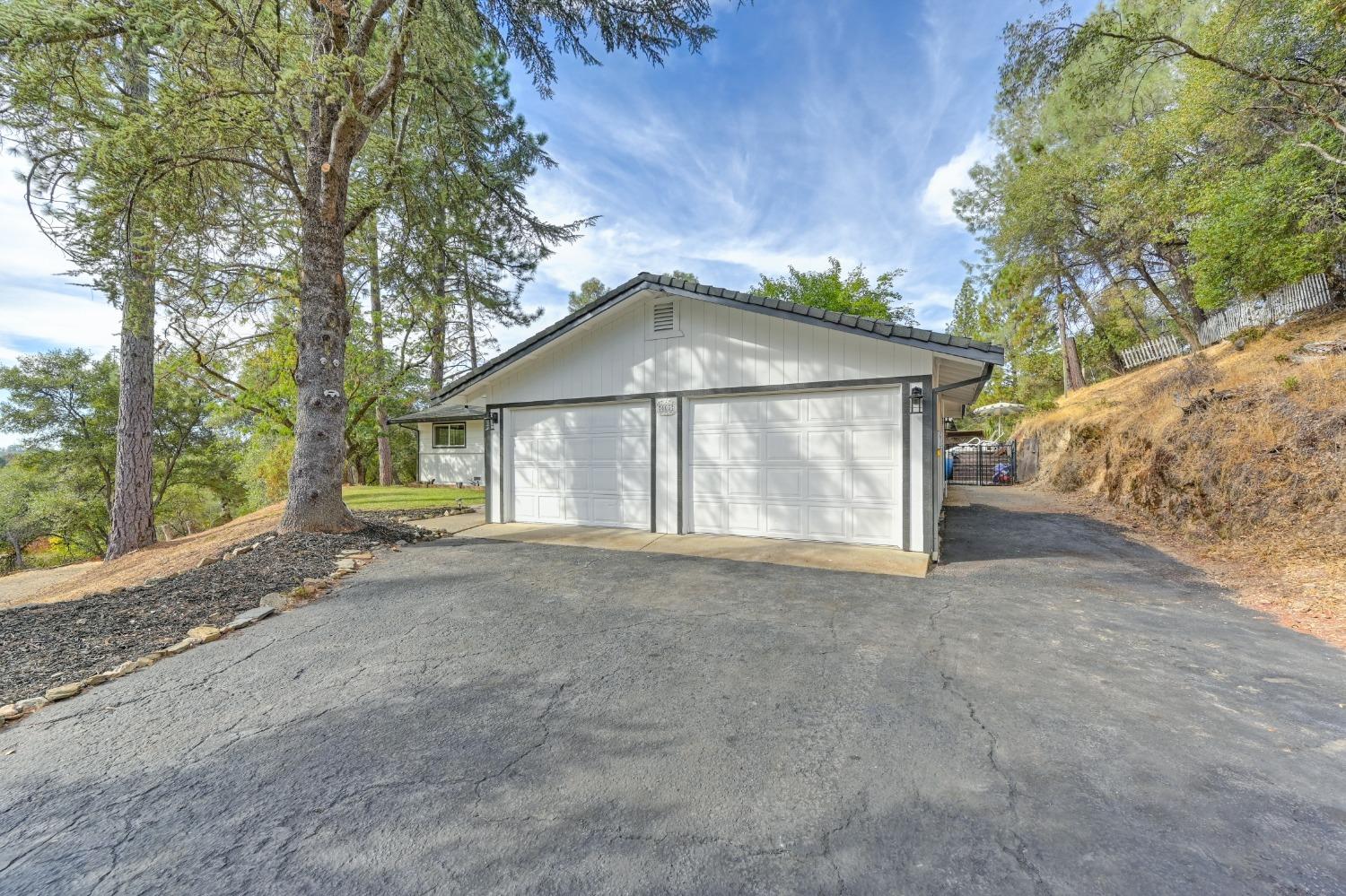 Detail Gallery Image 4 of 43 For 605 N Circle Dr, Diamond Springs,  CA 95619 - 3 Beds | 2 Baths