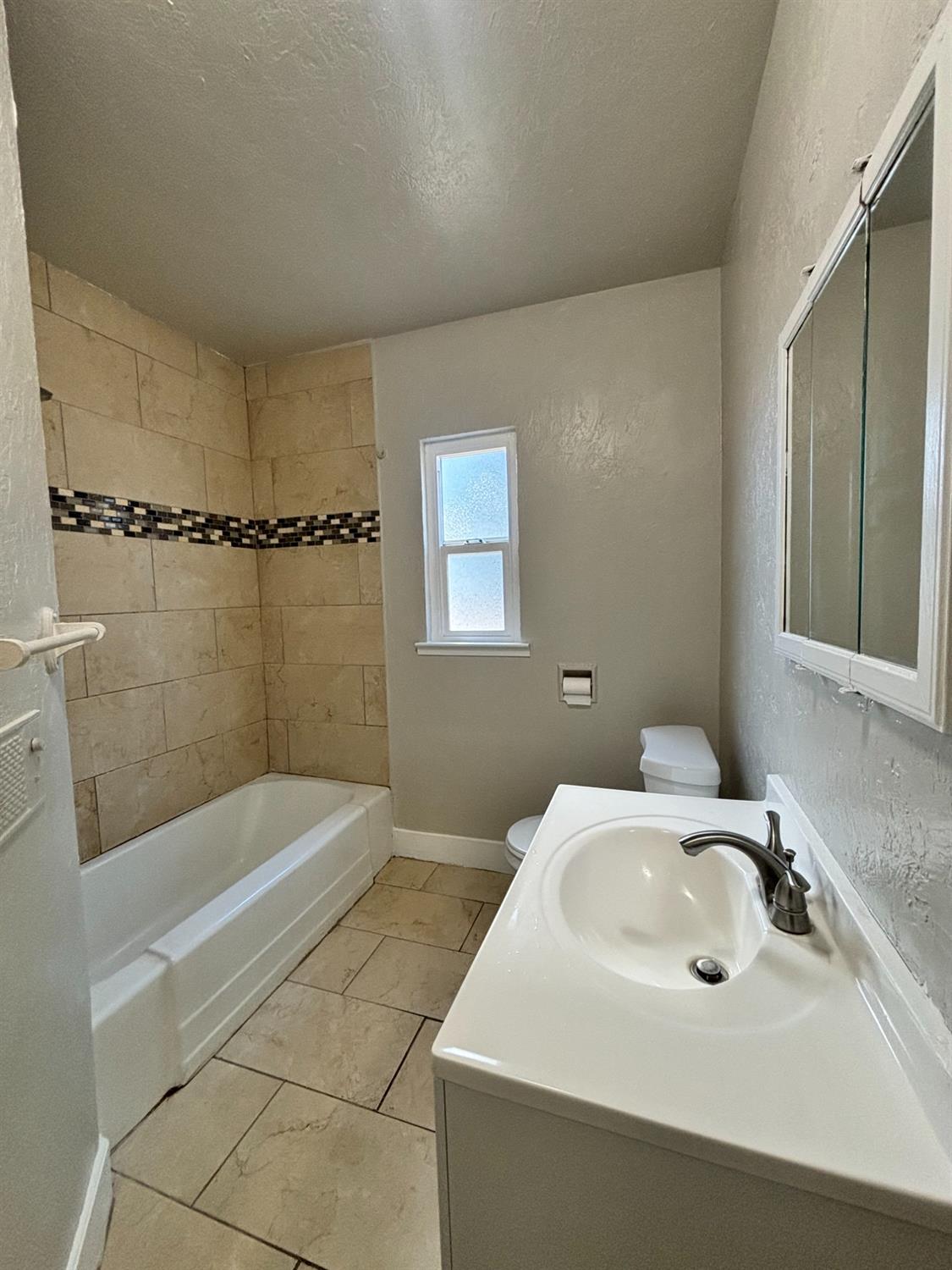 Detail Gallery Image 8 of 13 For 3315 Sierra Madre Ave, Stockton,  CA 95204 - 2 Beds | 1 Baths