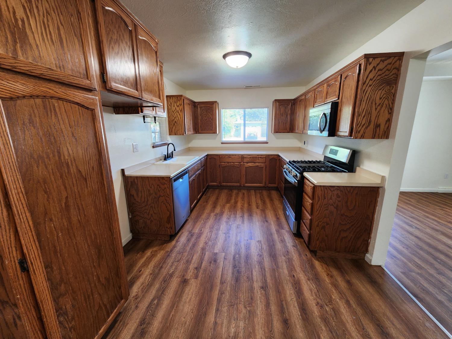 Detail Gallery Image 4 of 22 For 447 Sage, Gridley,  CA 95948 - 4 Beds | 2 Baths