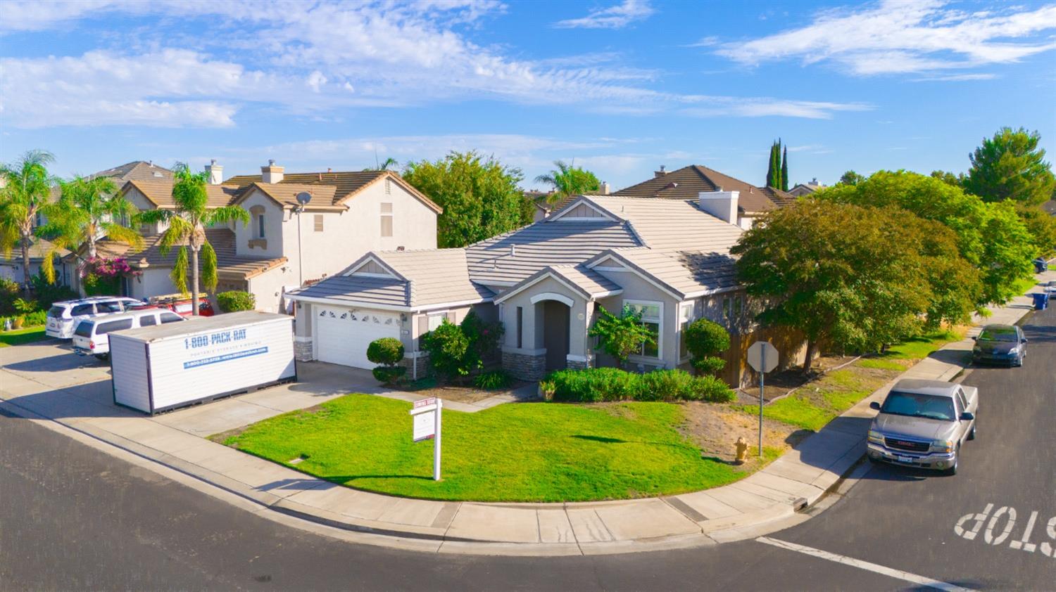 Detail Gallery Image 2 of 34 For 864 Grafton St, Manteca,  CA 95337 - 3 Beds | 2 Baths