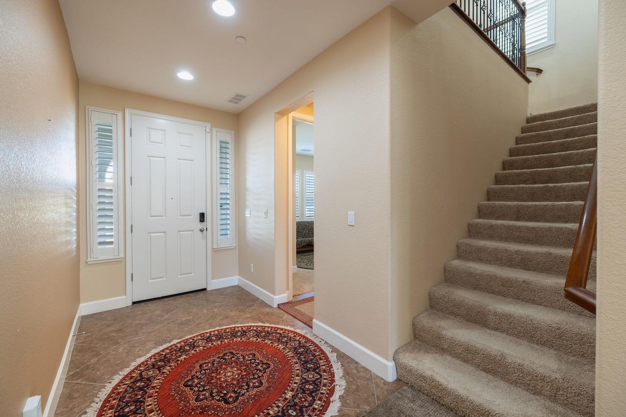 Detail Gallery Image 2 of 66 For 1606 Monroe Way, Rocklin,  CA 95765 - 4 Beds | 3/1 Baths