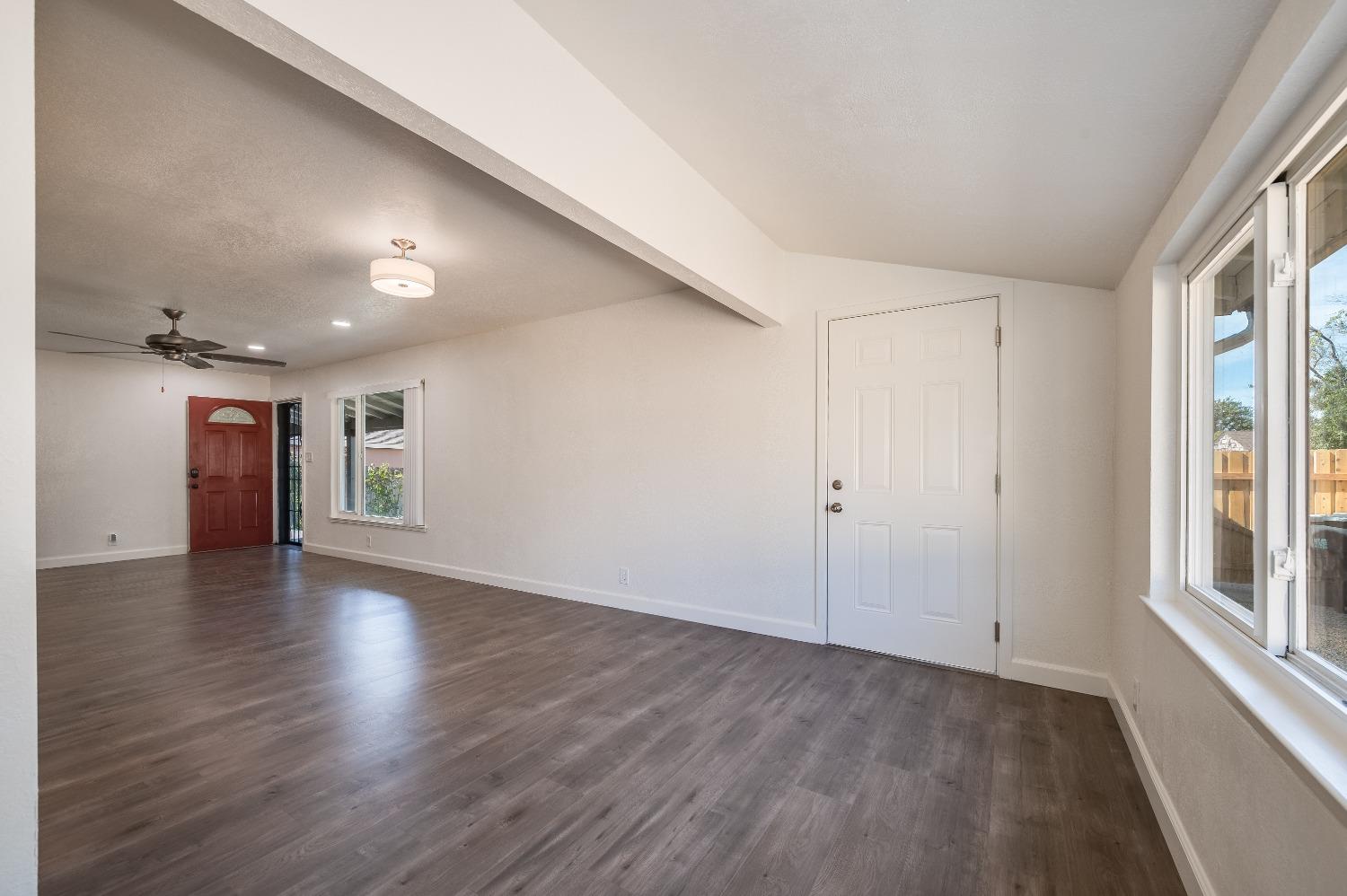 Detail Gallery Image 13 of 43 For 7525 Circle Pkwy, Sacramento,  CA 95823 - 3 Beds | 2 Baths