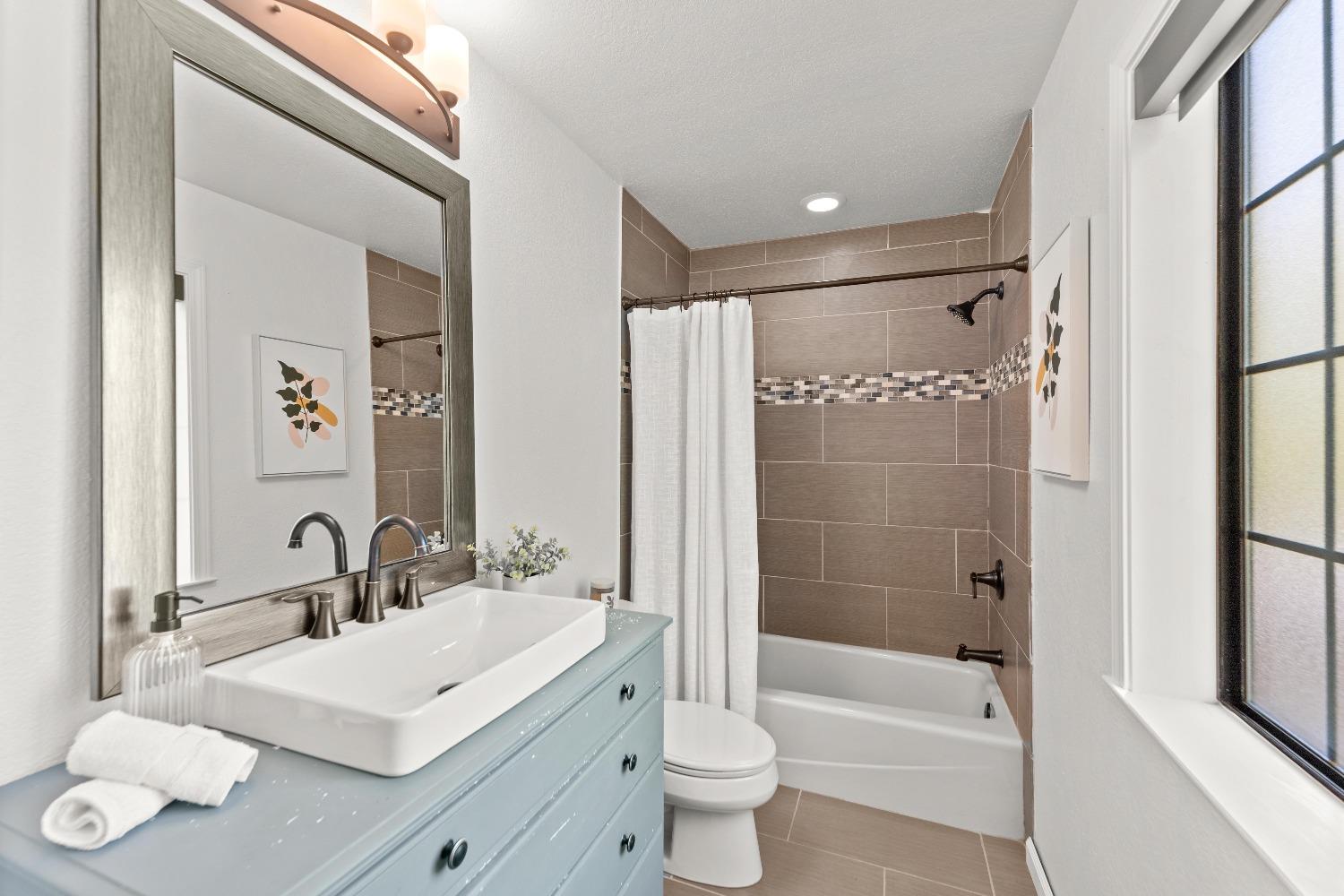 Detail Gallery Image 5 of 71 For 12950 Mott Ct, Auburn,  CA 95603 - 3 Beds | 2/1 Baths