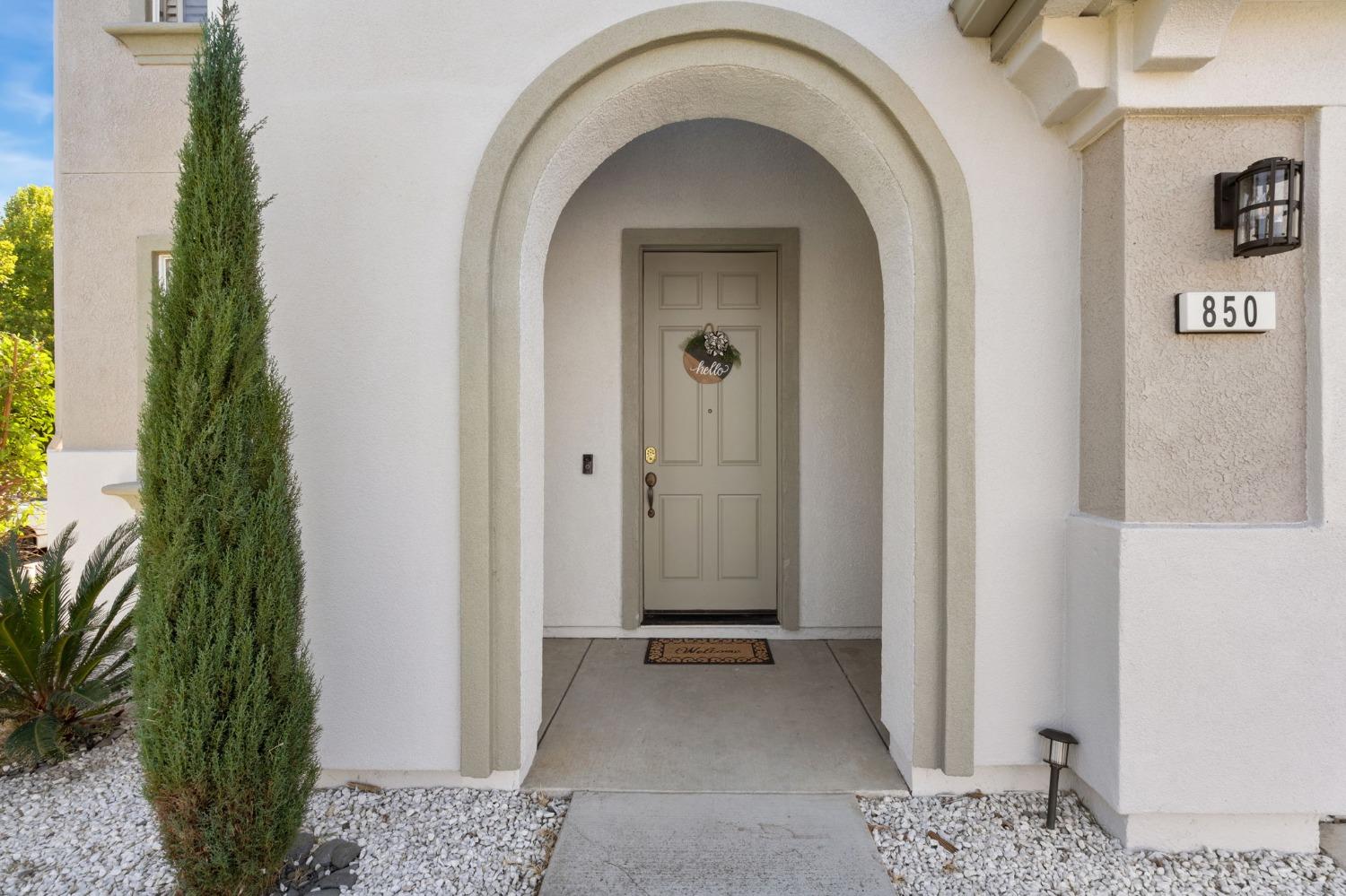 Detail Gallery Image 2 of 20 For 850 Devonshire Ln, Lincoln,  CA 95648 - 4 Beds | 2/1 Baths