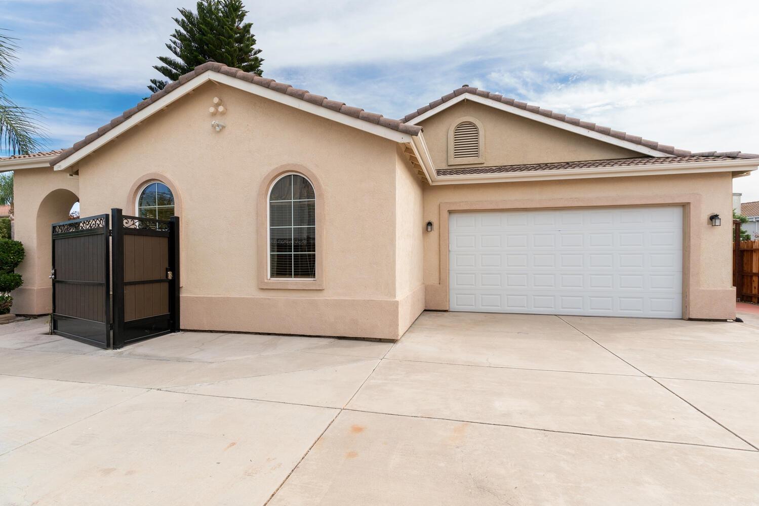 Detail Gallery Image 8 of 54 For 2324 San Marco Ct., Manteca,  CA 95337 - 4 Beds | 3 Baths