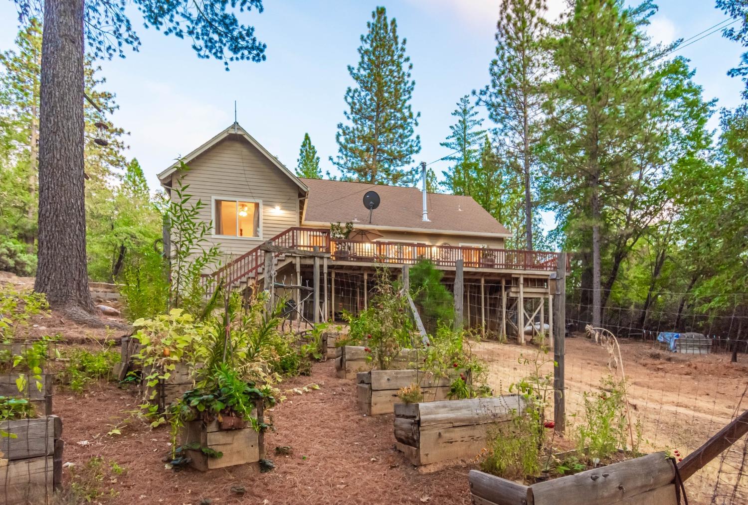 Detail Gallery Image 4 of 63 For 6298 Pine Needle Ln, Placerville,  CA 95667 - 3 Beds | 2 Baths