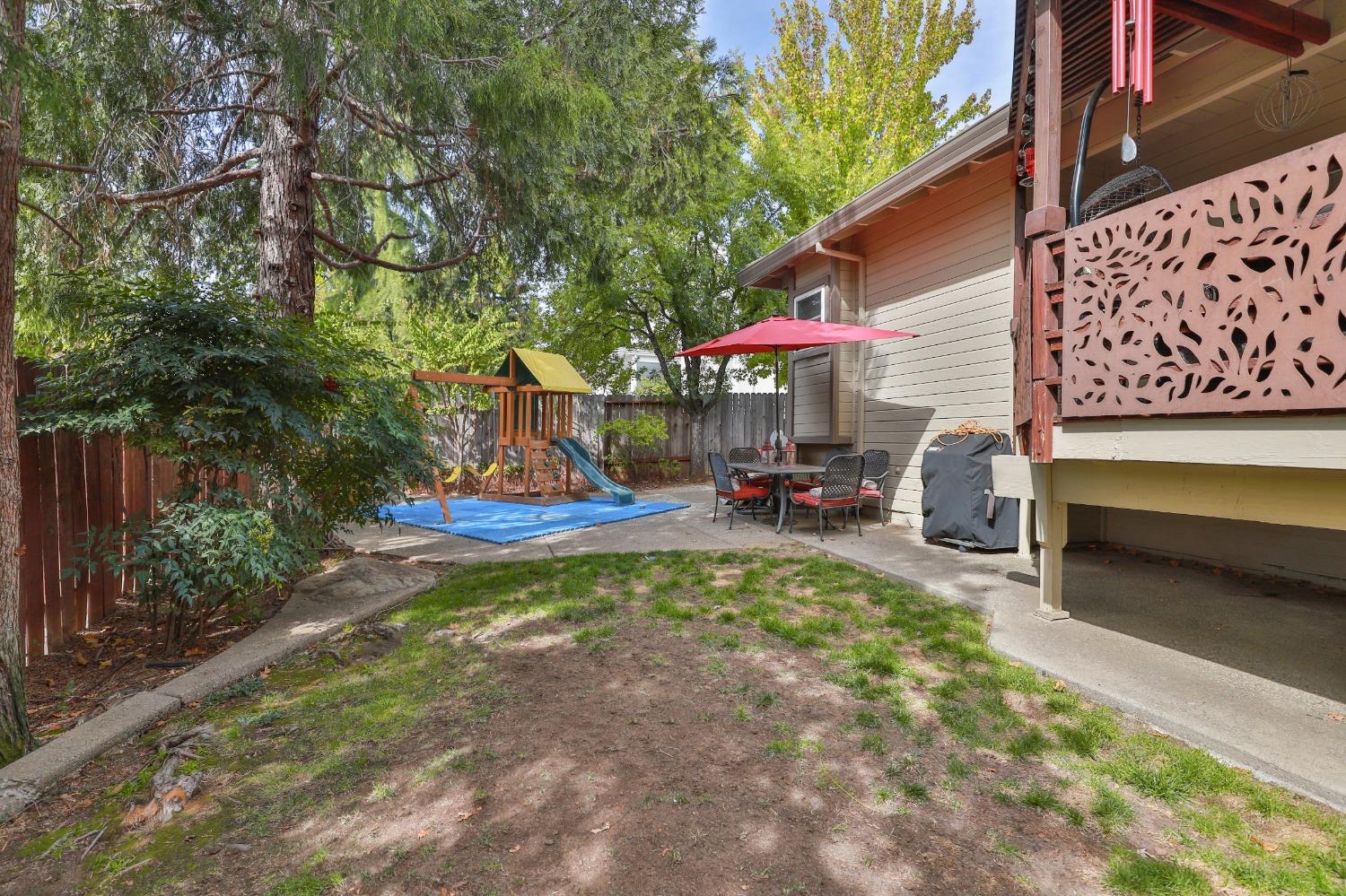 Detail Gallery Image 11 of 41 For 841 Oak Crest Cir, Placerville,  CA 95667 - 3 Beds | 2/1 Baths