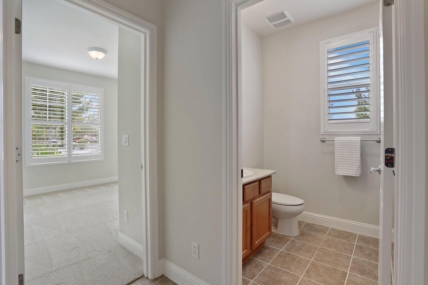 Detail Gallery Image 11 of 69 For 1785 Hickory Creek Ln, Manteca,  CA 95336 - 2 Beds | 2 Baths