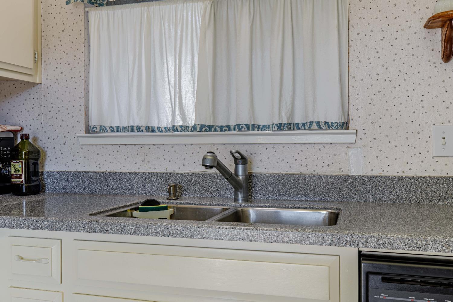 Detail Gallery Image 10 of 26 For 610 Plaza De Las Sierras, Modesto,  CA 95350 - 2 Beds | 1/1 Baths