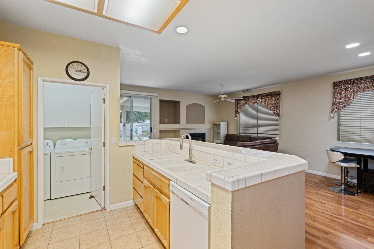 Detail Gallery Image 12 of 45 For 9326 Bennoel Way, Elk Grove,  CA 95758 - 4 Beds | 2 Baths