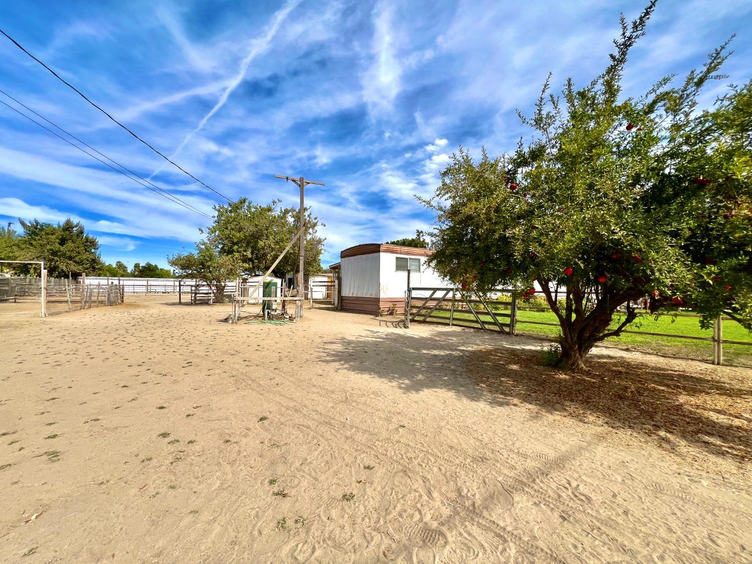 Detail Gallery Image 1 of 16 For 231 Lathrop St, Modesto,  CA 95358 - 3 Beds | 2 Baths