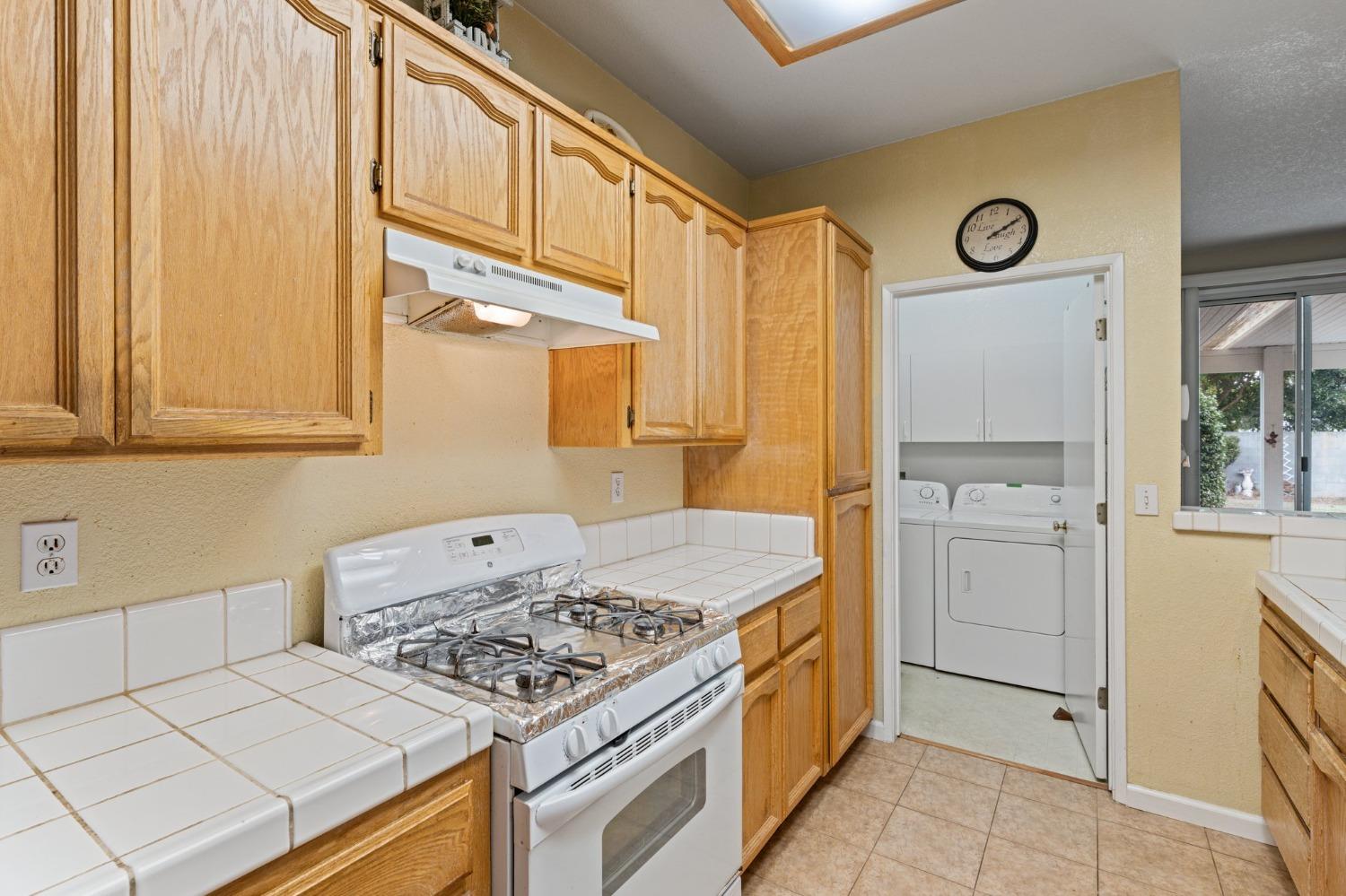 Detail Gallery Image 10 of 45 For 9326 Bennoel Way, Elk Grove,  CA 95758 - 4 Beds | 2 Baths