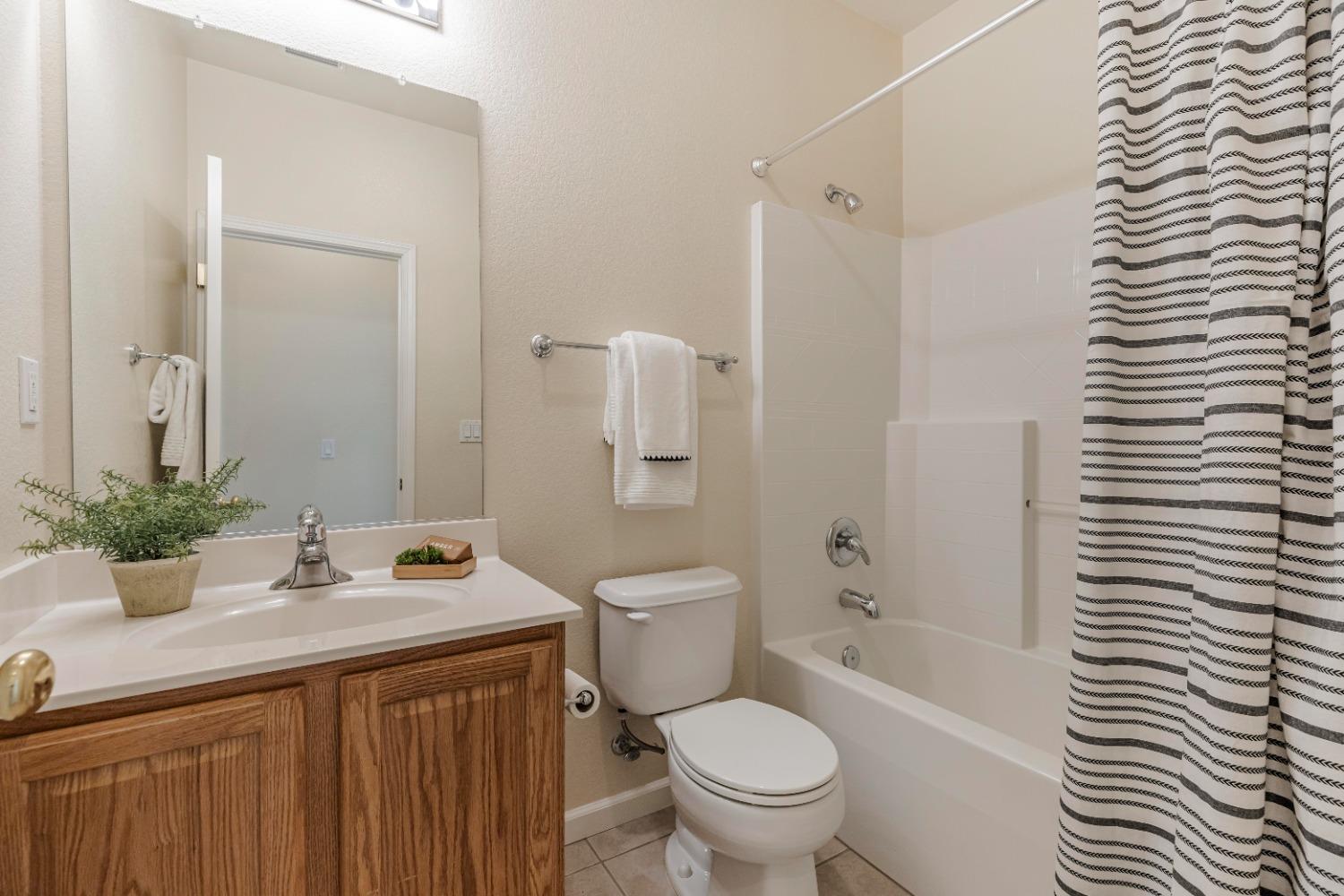 Detail Gallery Image 35 of 62 For 2357 Ryedale Ln, Sacramento,  CA 95835 - 2 Beds | 2 Baths