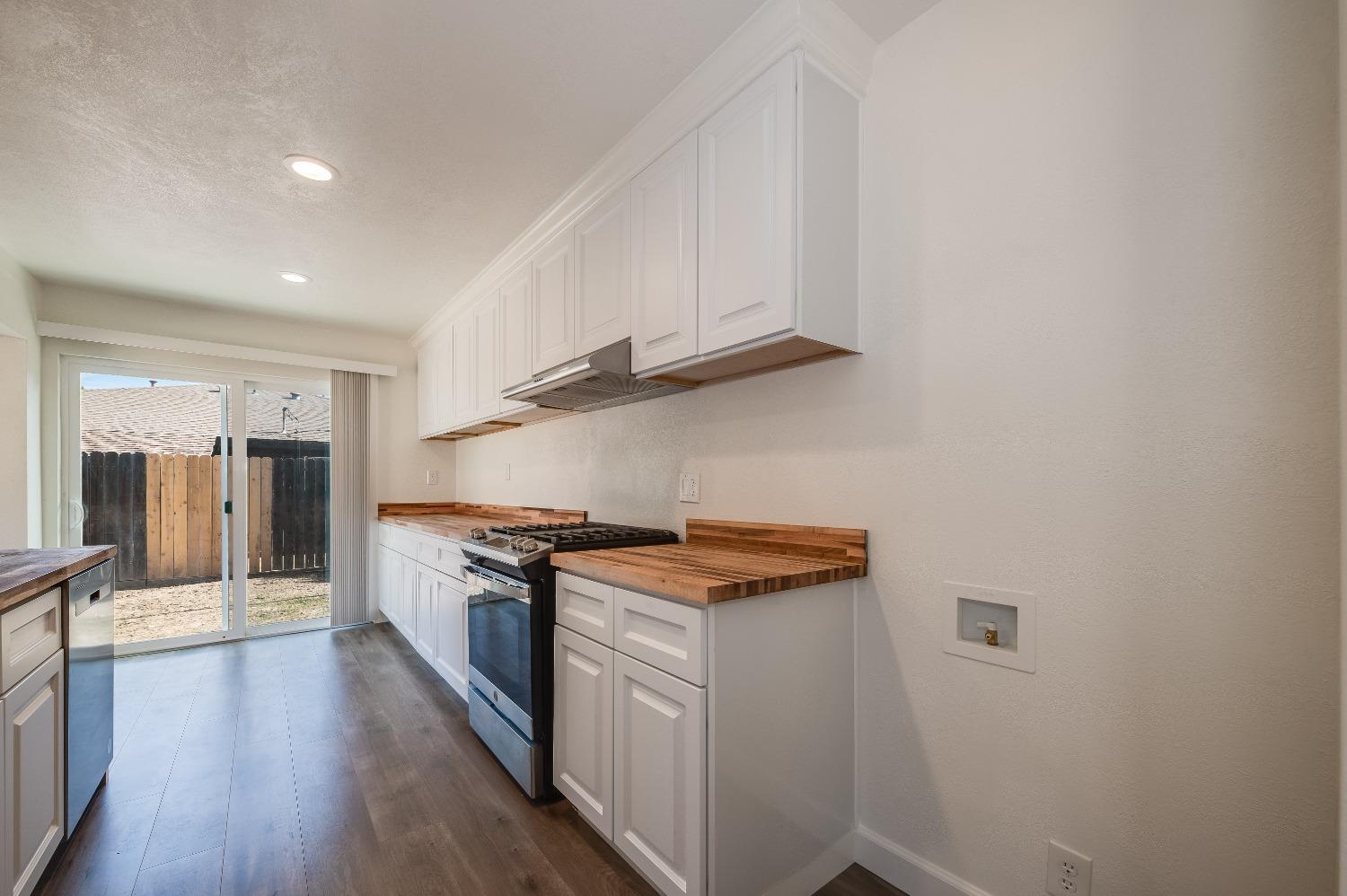 Detail Gallery Image 36 of 43 For 7525 Circle Pkwy, Sacramento,  CA 95823 - 3 Beds | 2 Baths