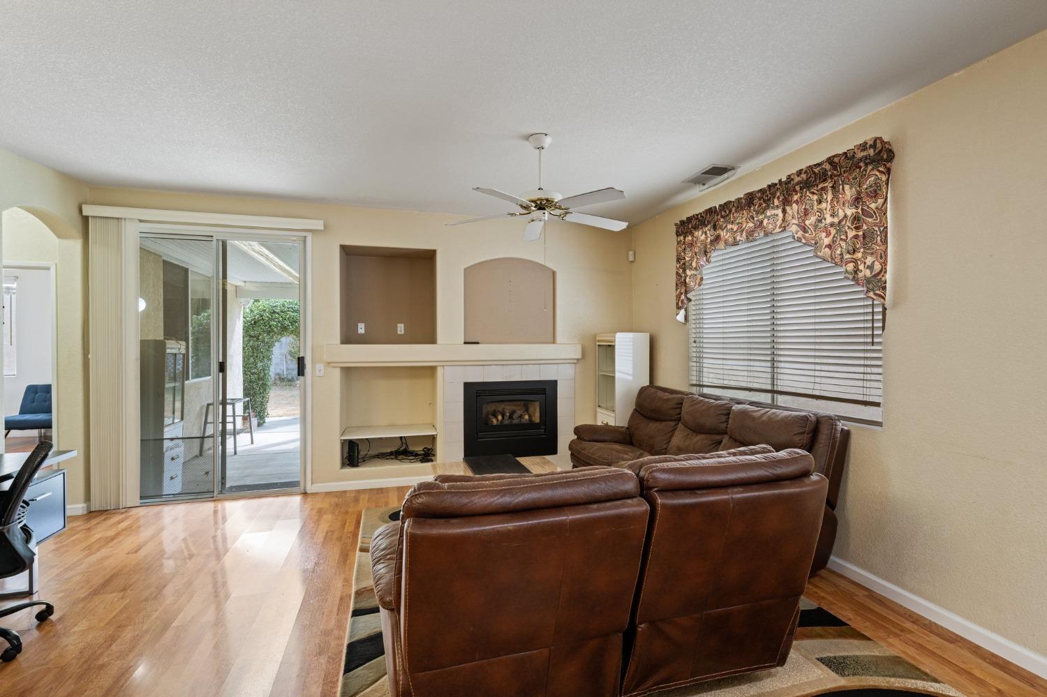 Detail Gallery Image 17 of 45 For 9326 Bennoel Way, Elk Grove,  CA 95758 - 4 Beds | 2 Baths