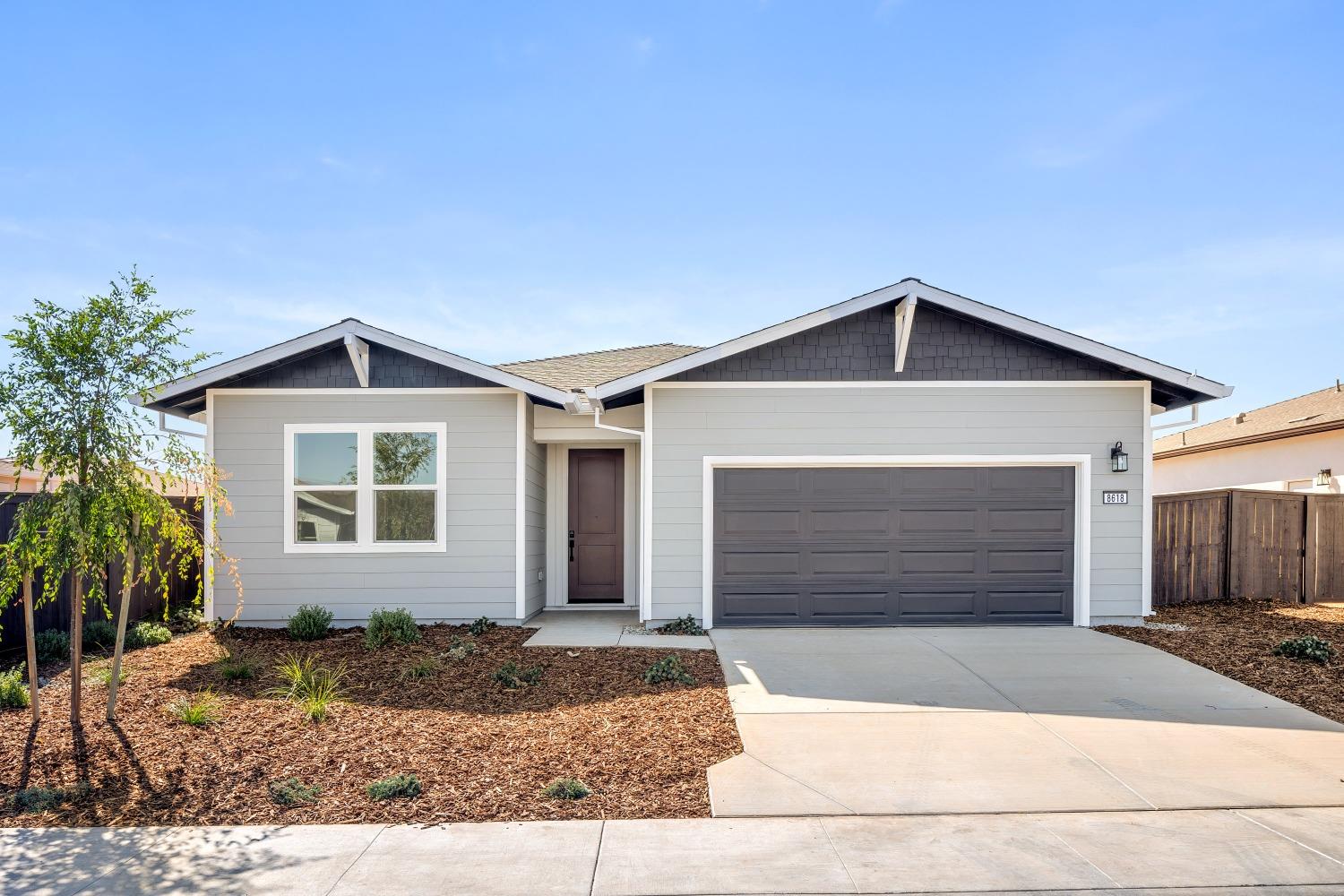 Detail Gallery Image 1 of 16 For 8618 Mccloud River Way, Sacramento,  CA 95828 - 3 Beds | 2 Baths