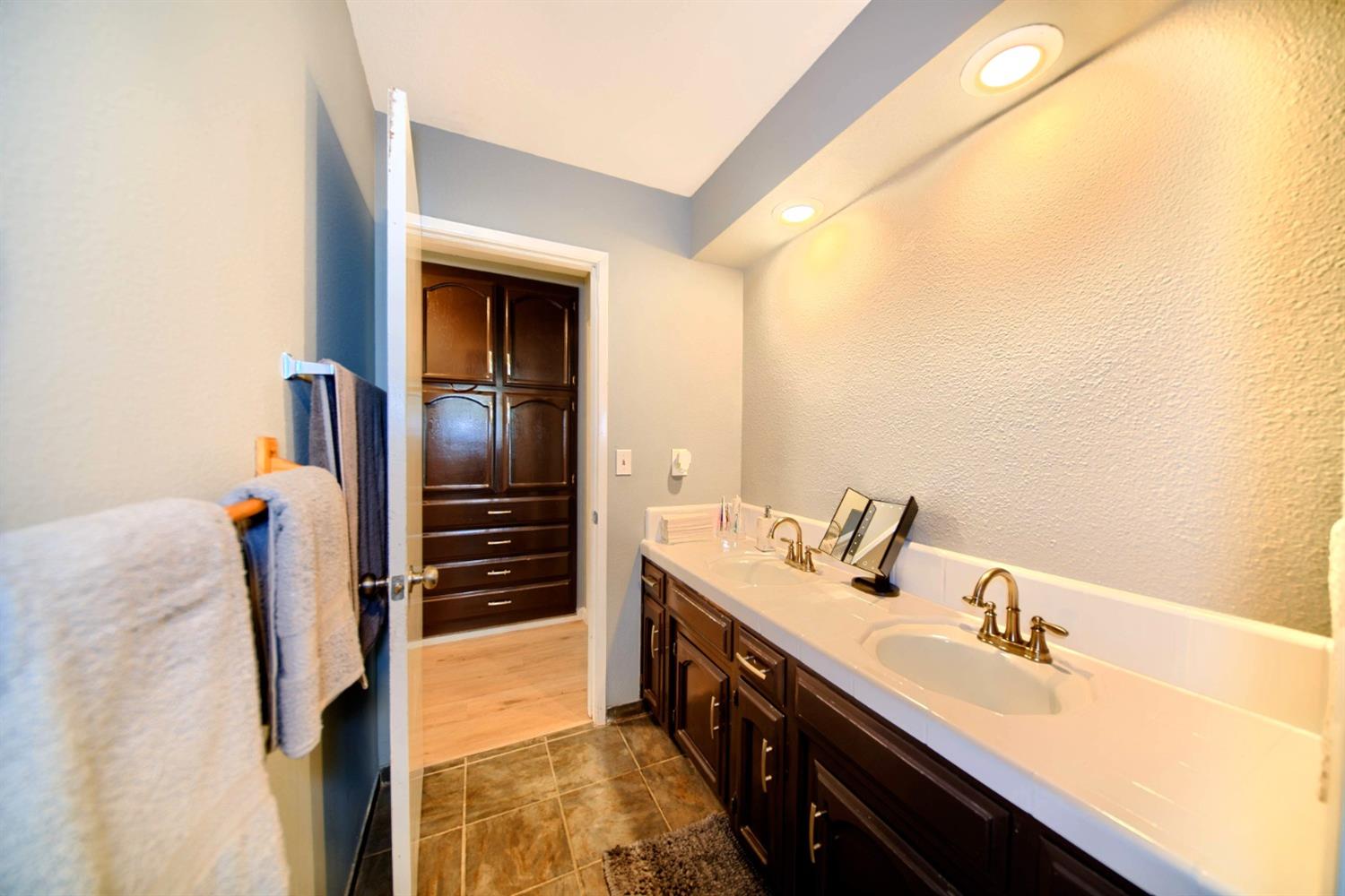 Detail Gallery Image 34 of 81 For 1308 Emigrant Way, Modesto,  CA 95358 - 3 Beds | 2 Baths