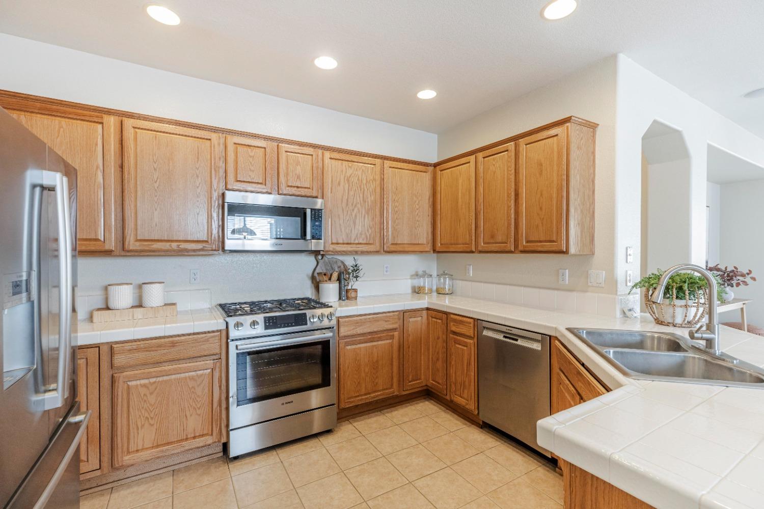 Detail Gallery Image 15 of 62 For 2357 Ryedale Ln, Sacramento,  CA 95835 - 2 Beds | 2 Baths