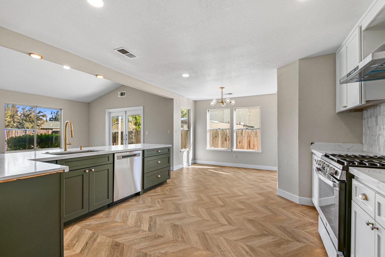 Detail Gallery Image 18 of 38 For 599 Sunrise Pl, Lathrop,  CA 95330 - 3 Beds | 2 Baths