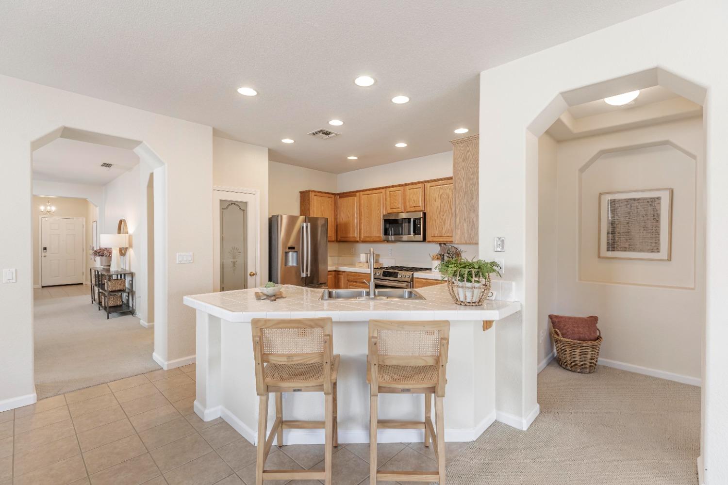 Detail Gallery Image 13 of 62 For 2357 Ryedale Ln, Sacramento,  CA 95835 - 2 Beds | 2 Baths