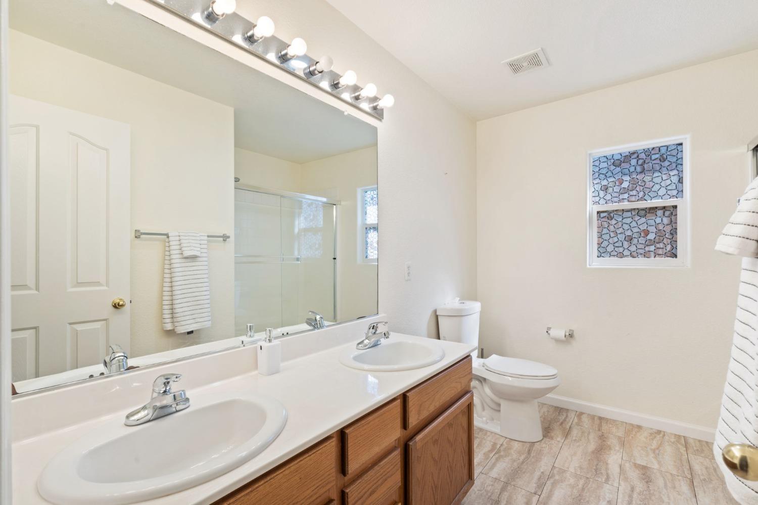 Detail Gallery Image 14 of 20 For 850 Devonshire Ln, Lincoln,  CA 95648 - 4 Beds | 2/1 Baths