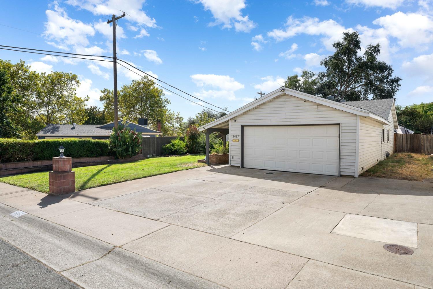 Detail Gallery Image 3 of 46 For 5417 Edgerly Way, Carmichael,  CA 95608 - 3 Beds | 2 Baths