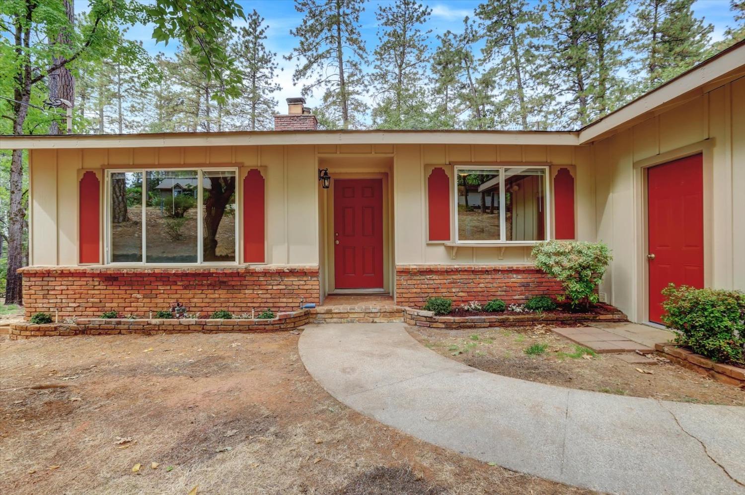 Detail Gallery Image 2 of 90 For 12534 Nottingham Ln, Grass Valley,  CA 95949 - 3 Beds | 2 Baths