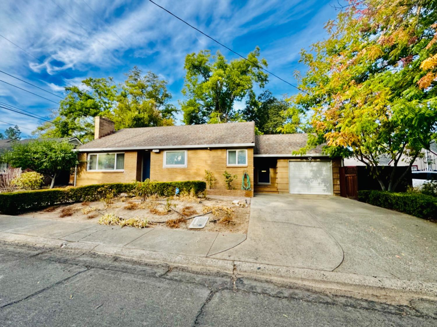 Detail Gallery Image 1 of 29 For 2133 Forrest St, Sacramento,  CA 95815 - 2 Beds | 2 Baths