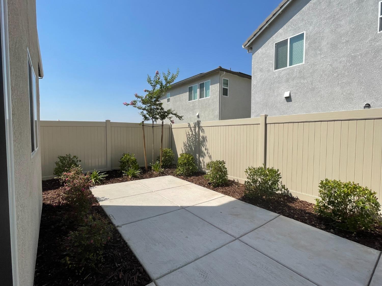 Detail Gallery Image 31 of 33 For 1554 Bridgegate Way, Sacramento,  CA 95834 - 3 Beds | 2/1 Baths