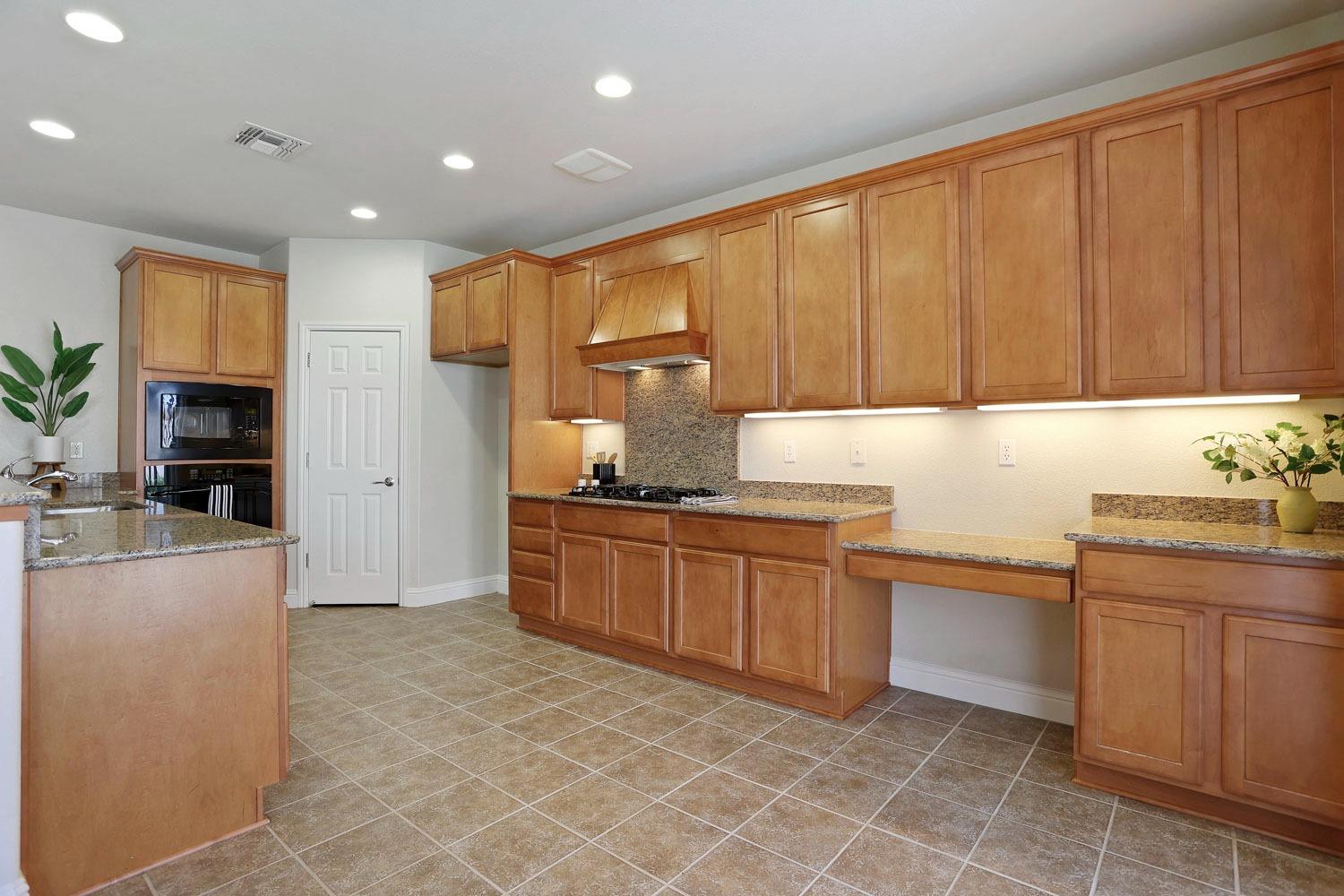 Detail Gallery Image 20 of 69 For 1785 Hickory Creek Ln, Manteca,  CA 95336 - 2 Beds | 2 Baths