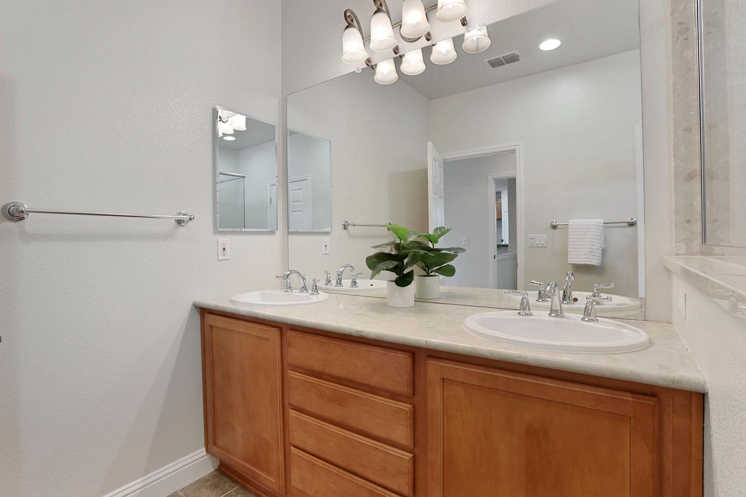 Detail Gallery Image 28 of 69 For 1785 Hickory Creek Ln, Manteca,  CA 95336 - 2 Beds | 2 Baths