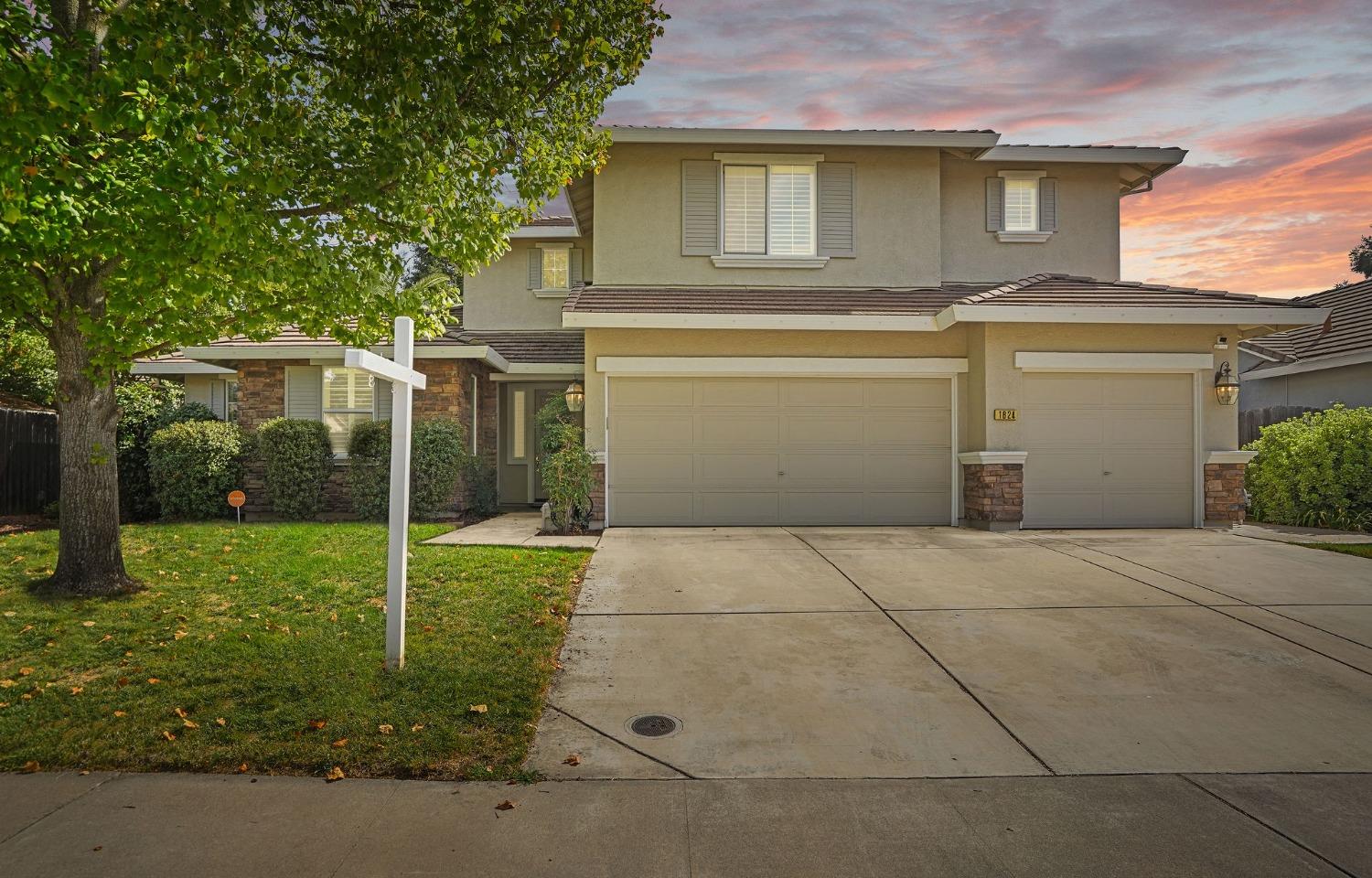 Detail Gallery Image 1 of 50 For 1824 Allenwood Cir, Lincoln,  CA 95648 - 4 Beds | 3 Baths