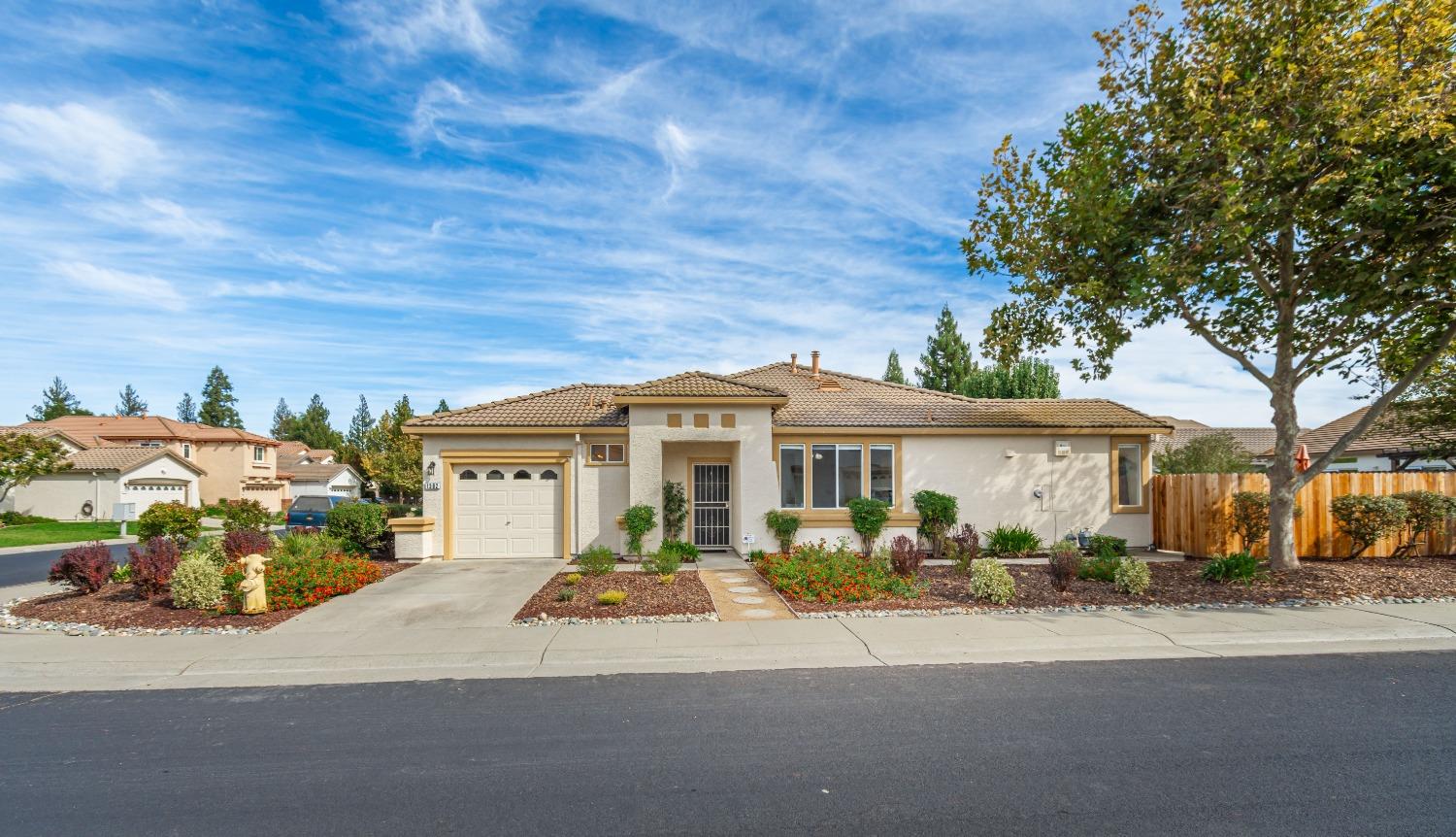 Detail Gallery Image 1 of 1 For 1382 Whitstable Dr, Roseville,  CA 95747 - 2 Beds | 2 Baths