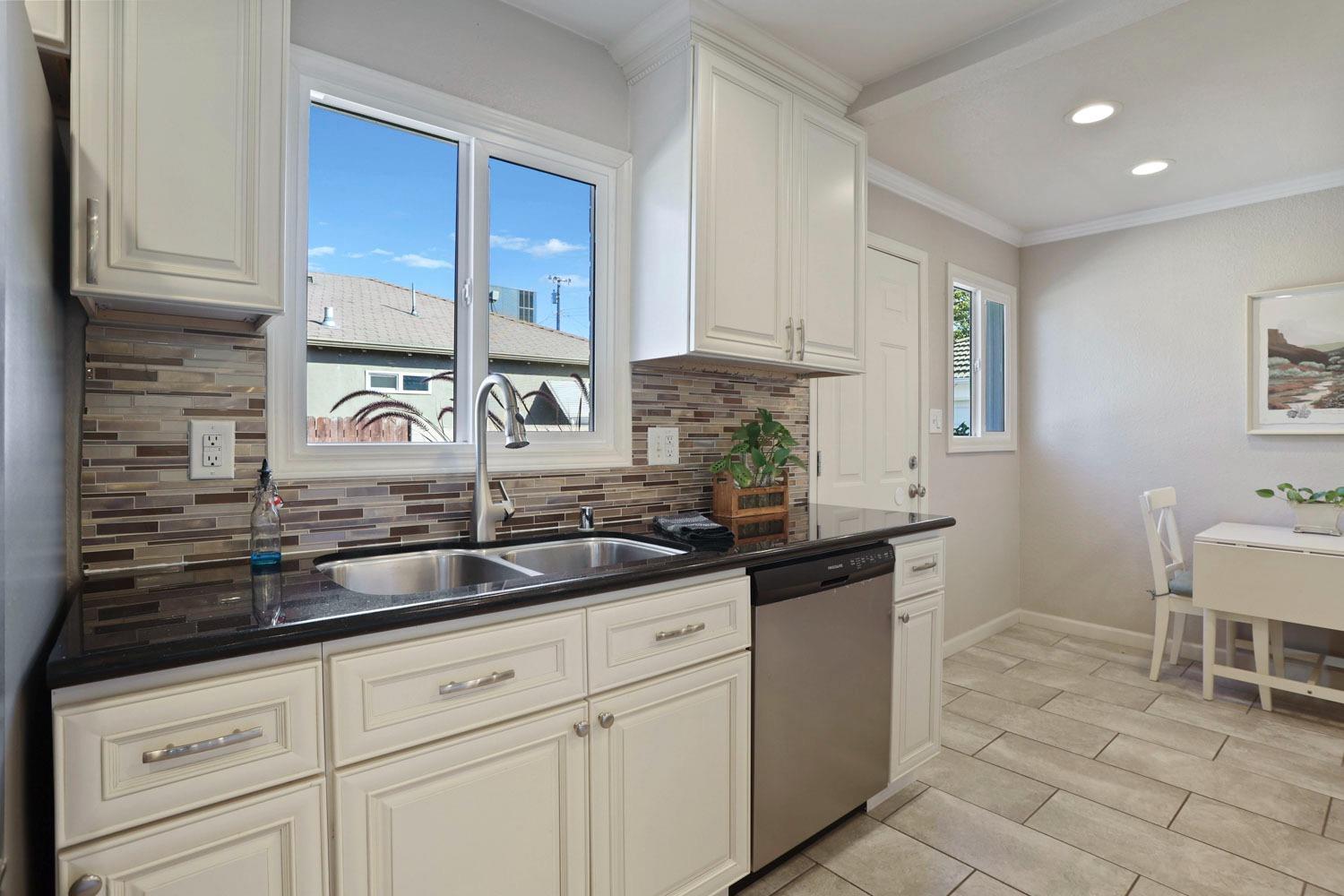 Detail Gallery Image 12 of 44 For 616 Alicante Dr, Lodi,  CA 95240 - 3 Beds | 2 Baths