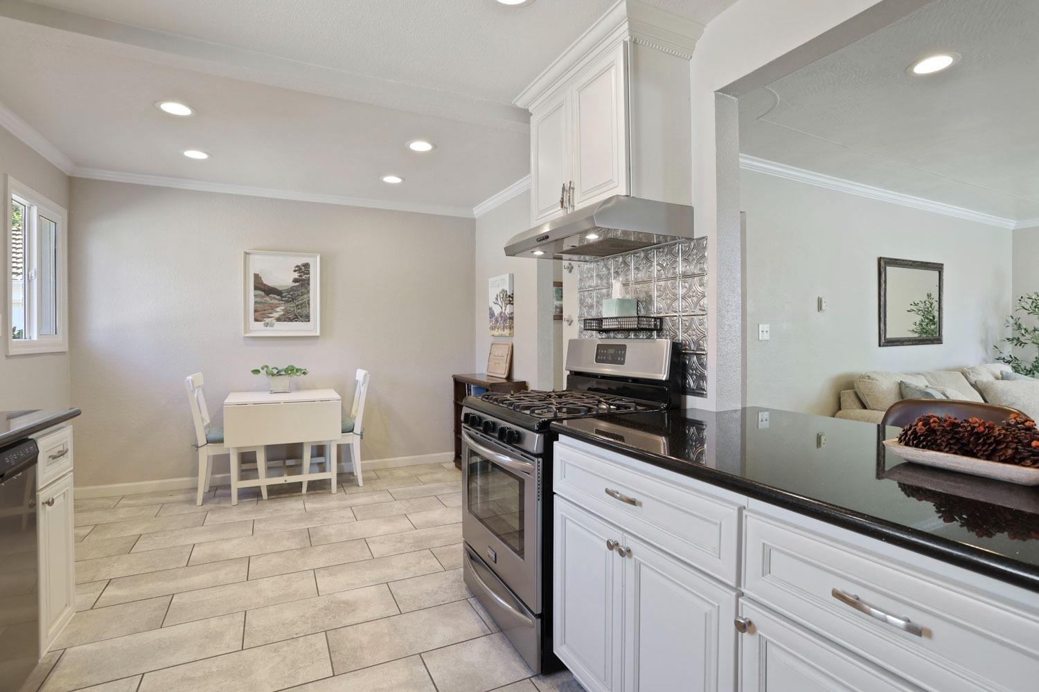 Detail Gallery Image 11 of 44 For 616 Alicante Dr, Lodi,  CA 95240 - 3 Beds | 2 Baths