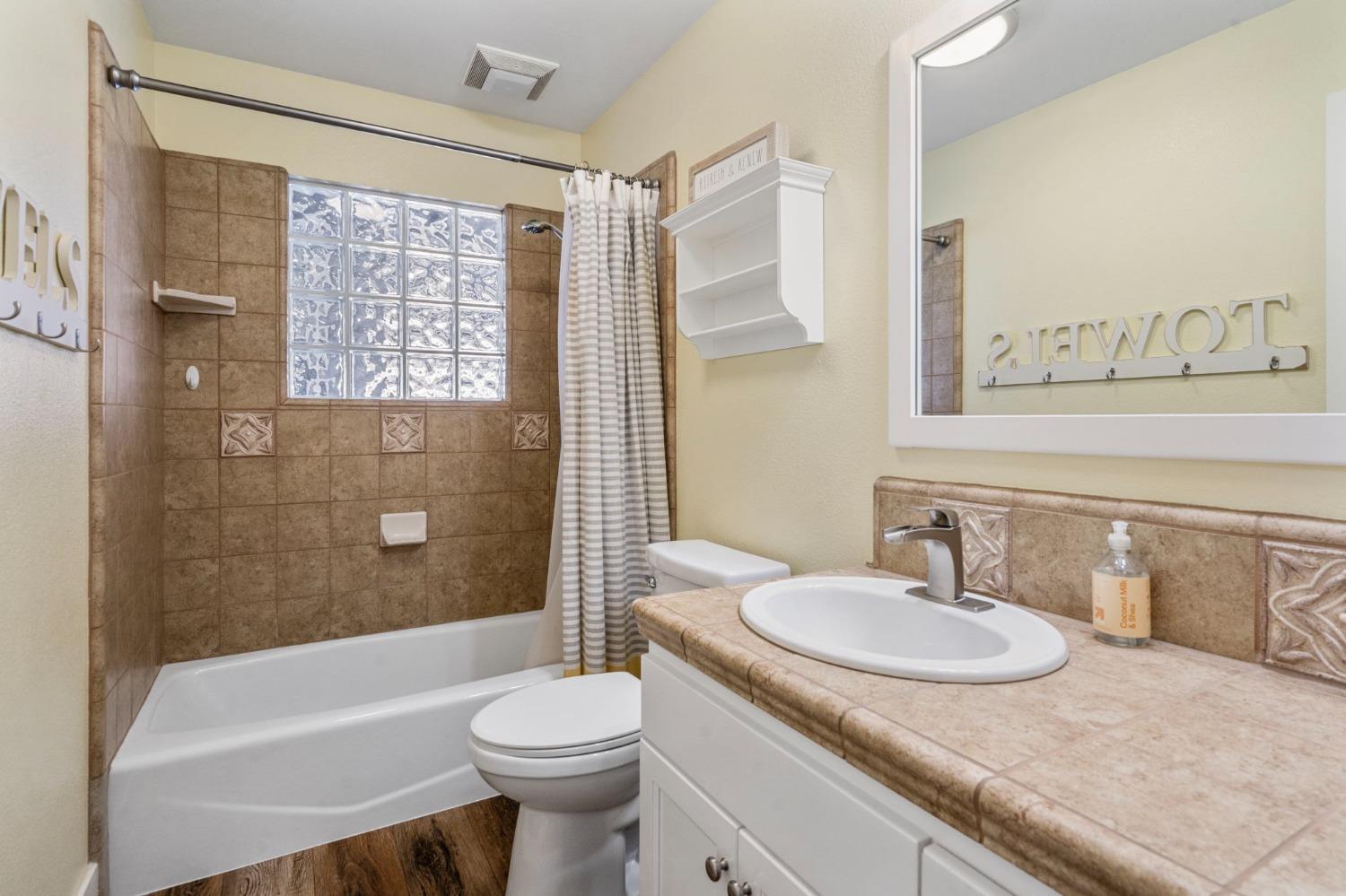 Detail Gallery Image 27 of 39 For 1138 Lakewood Dr, Lodi,  CA 95240 - 3 Beds | 2/1 Baths