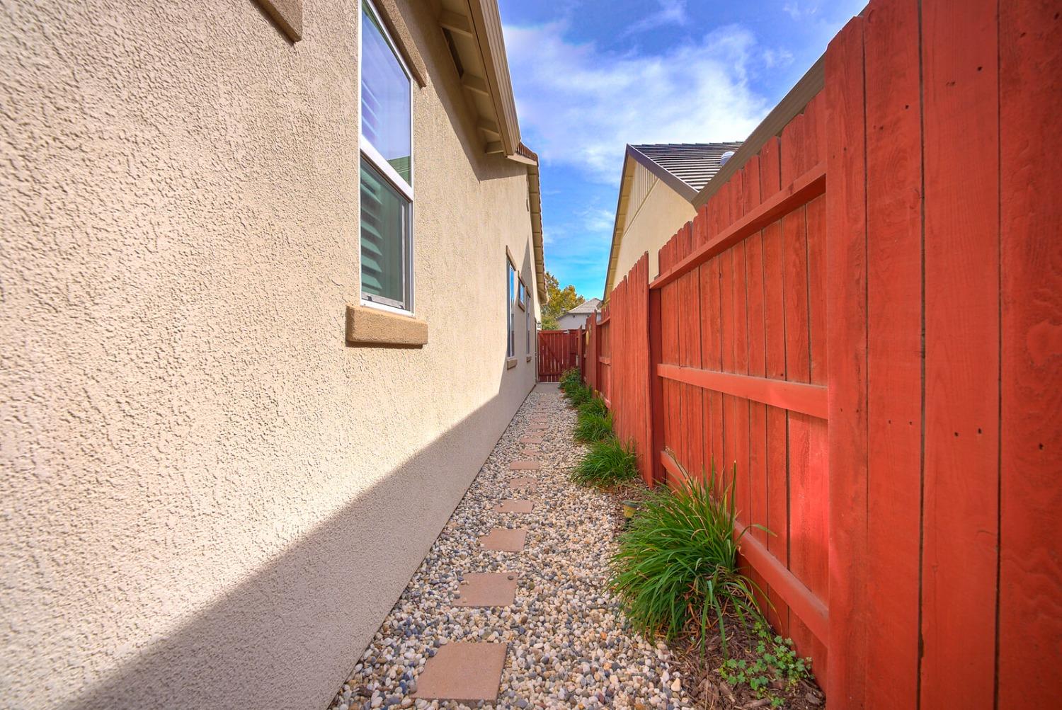 Detail Gallery Image 33 of 48 For 2241 Benton Loop, Roseville,  CA 95747 - 3 Beds | 2 Baths