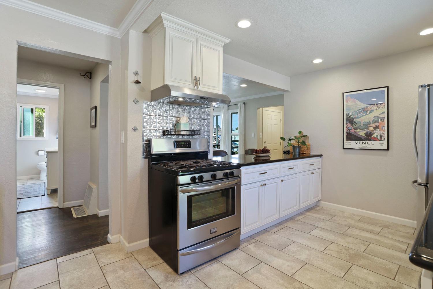 Detail Gallery Image 10 of 44 For 616 Alicante Dr, Lodi,  CA 95240 - 3 Beds | 2 Baths