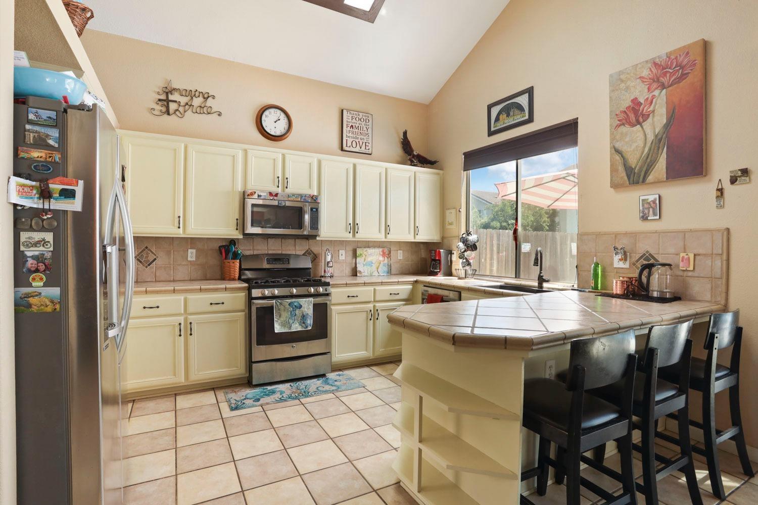 Detail Gallery Image 12 of 44 For 1460 Gondola St, Manteca,  CA 95336 - 4 Beds | 2/1 Baths