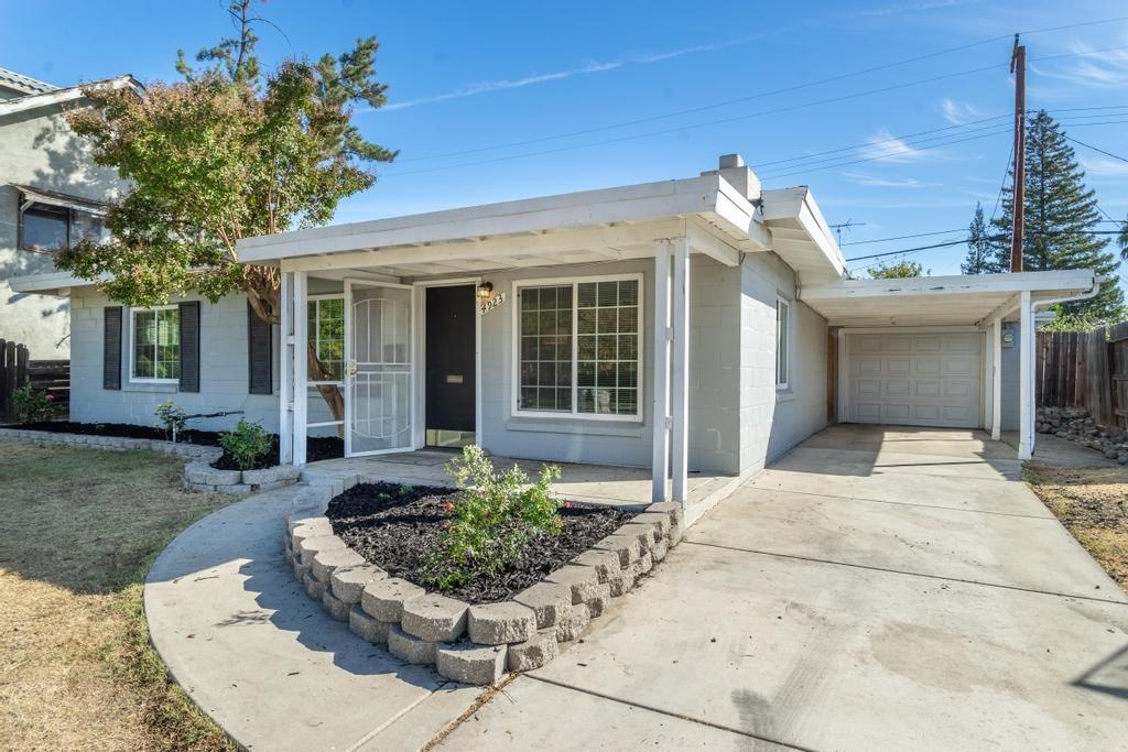 Detail Gallery Image 3 of 22 For 4923 62nd St, Sacramento,  CA 95820 - 3 Beds | 1 Baths