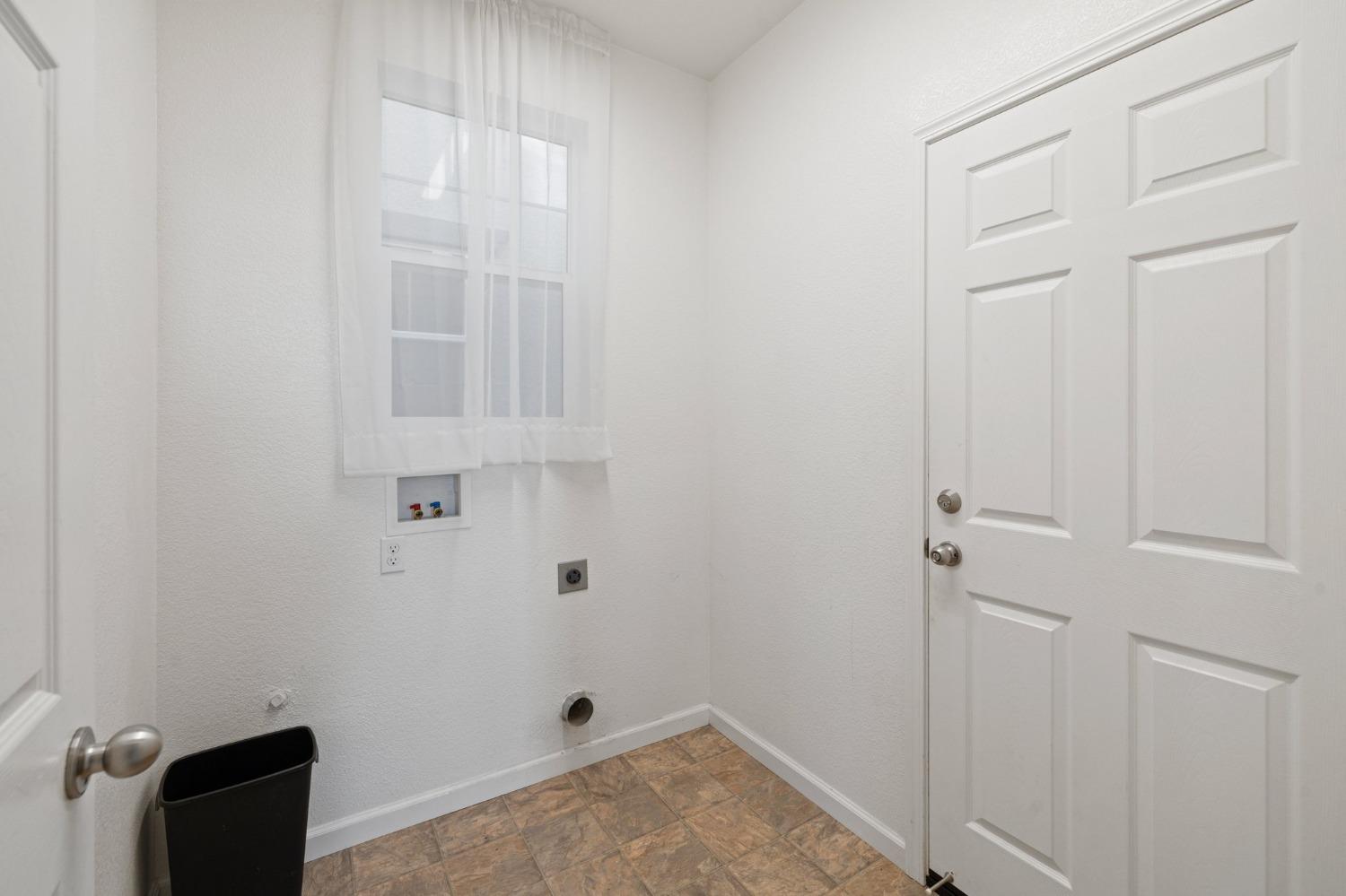 Detail Gallery Image 12 of 26 For 2958 Dillon Ln, Merced,  CA 95348 - 3 Beds | 2/1 Baths