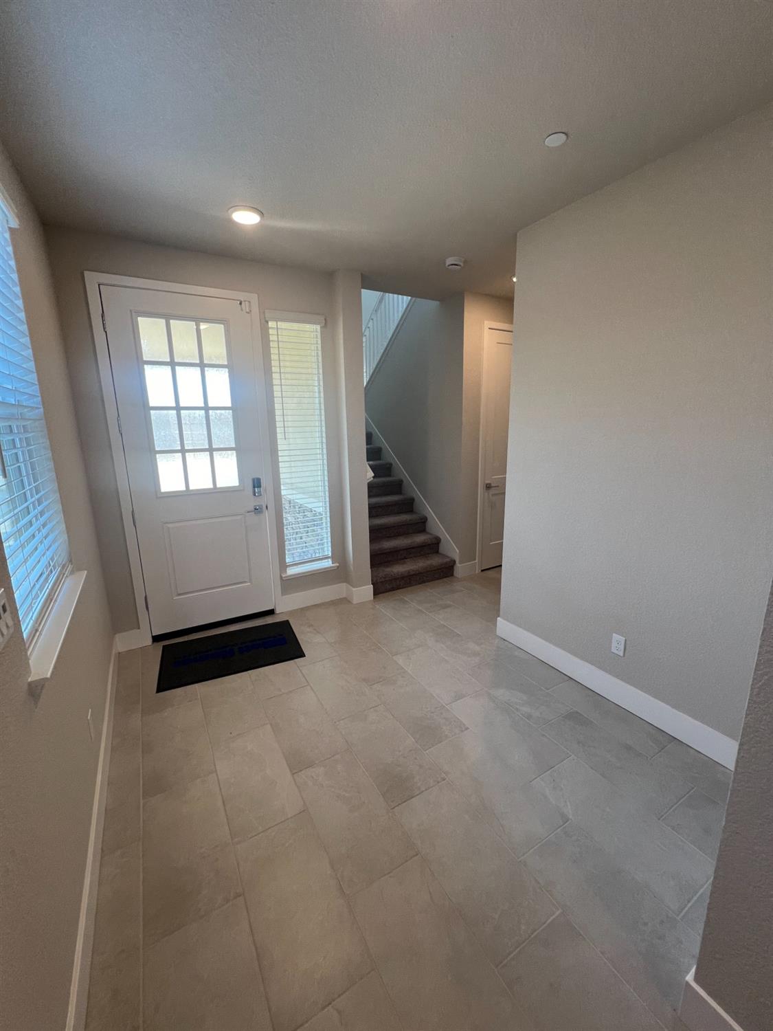 Detail Gallery Image 2 of 26 For 3051 Banano Way, Rancho Cordova,  CA 95742 - 4 Beds | 2/1 Baths